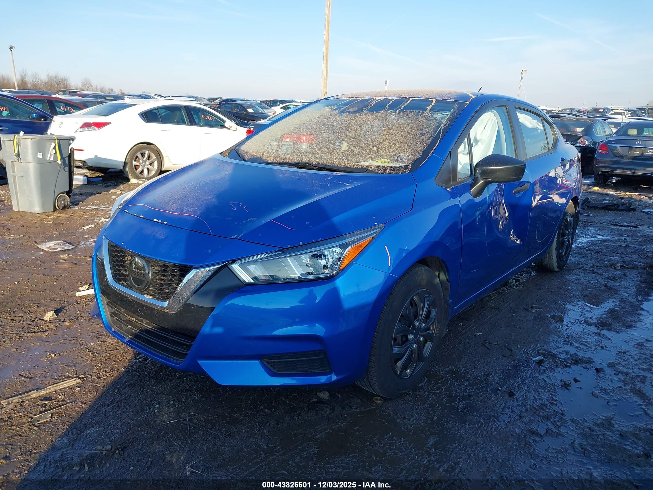 NISSAN VERSA image 2