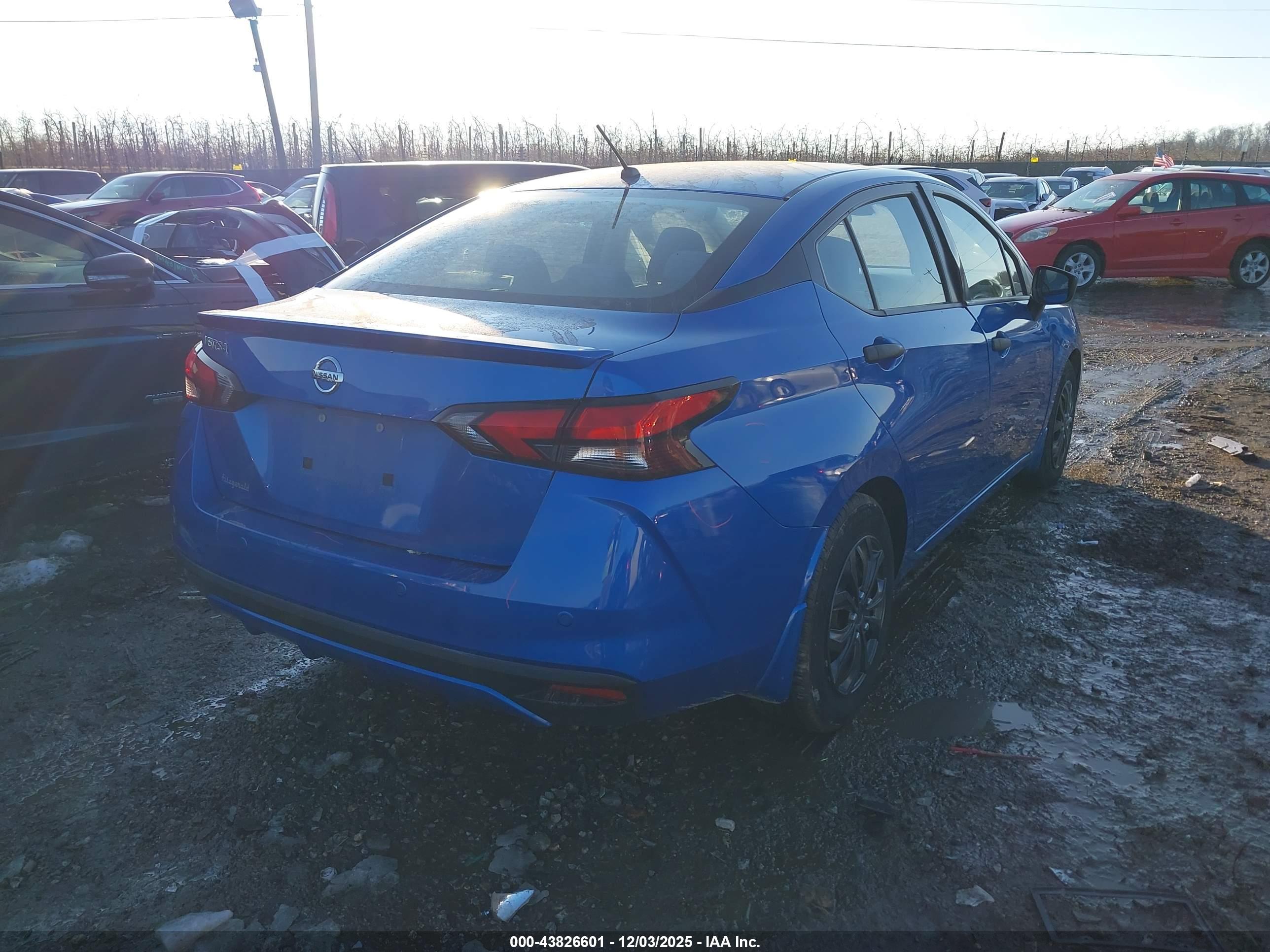 NISSAN VERSA image 4