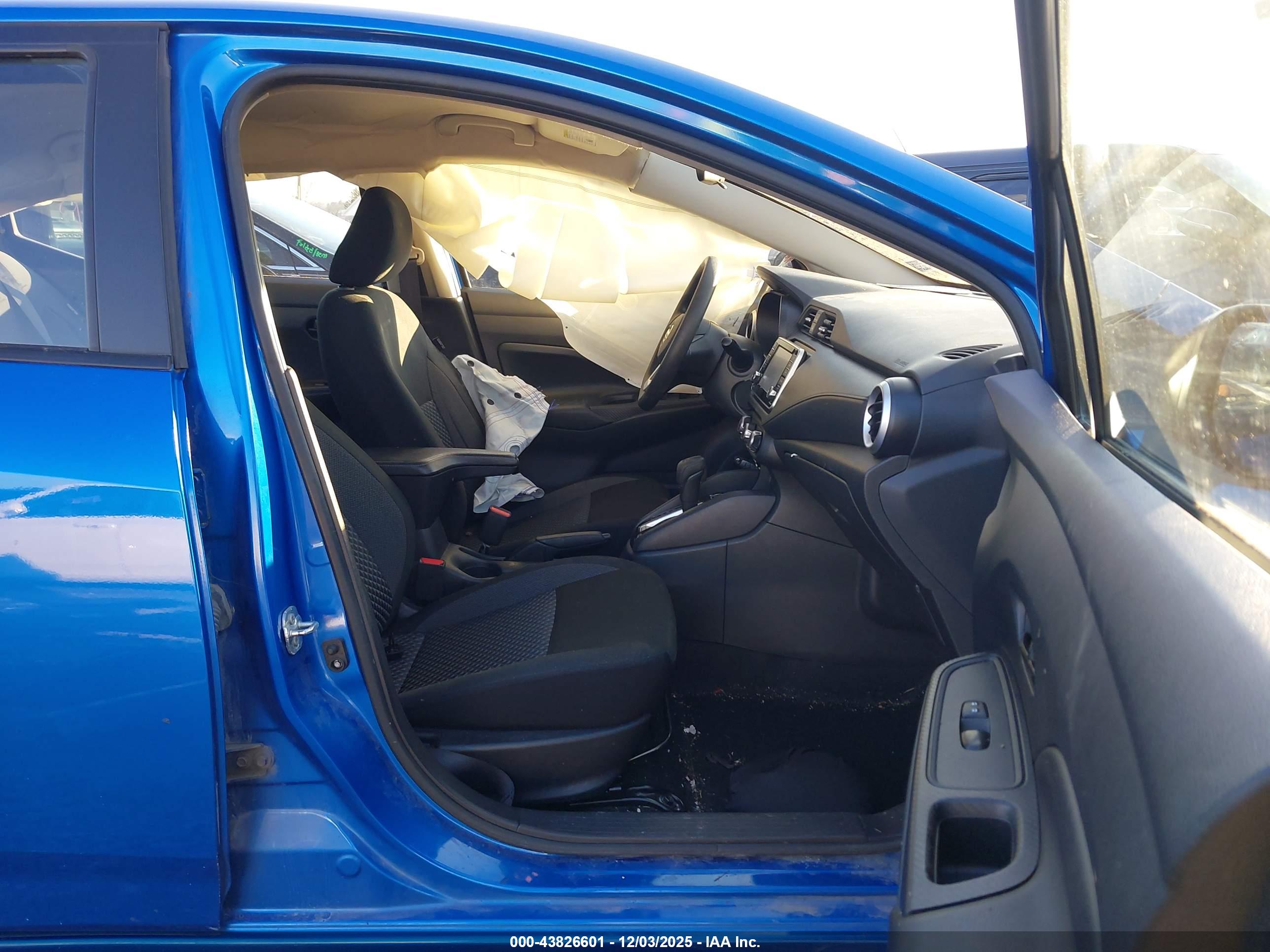 NISSAN VERSA image 5