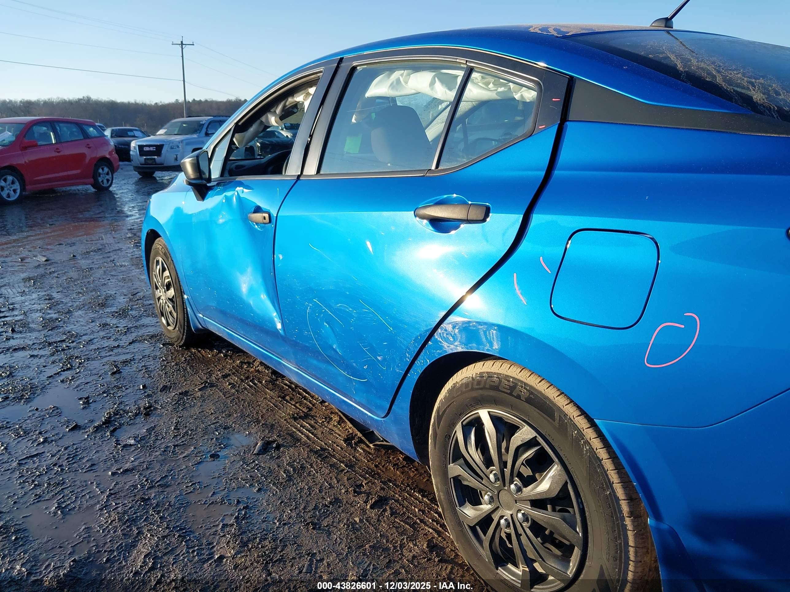NISSAN VERSA image 6
