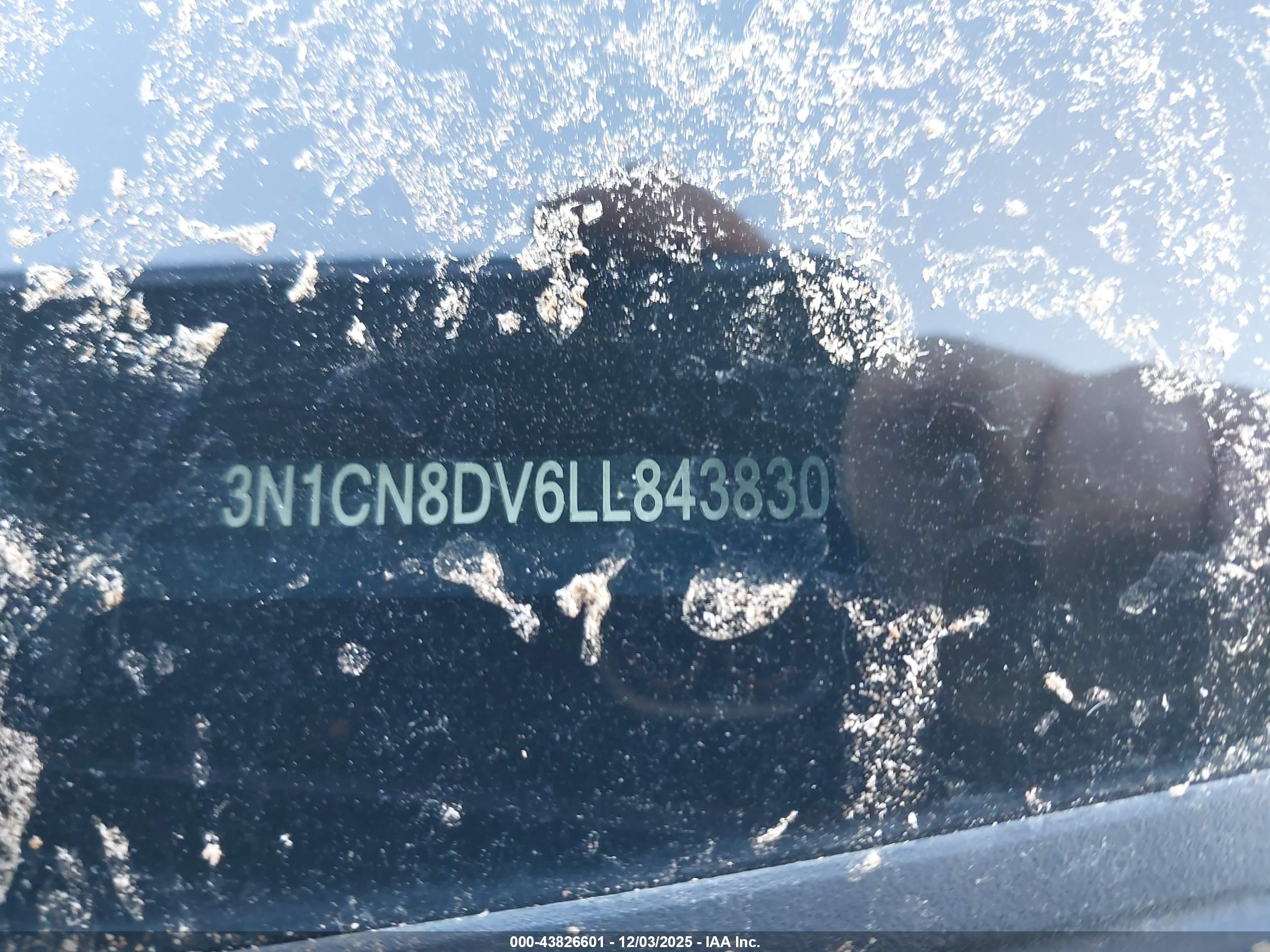 NISSAN VERSA image 9