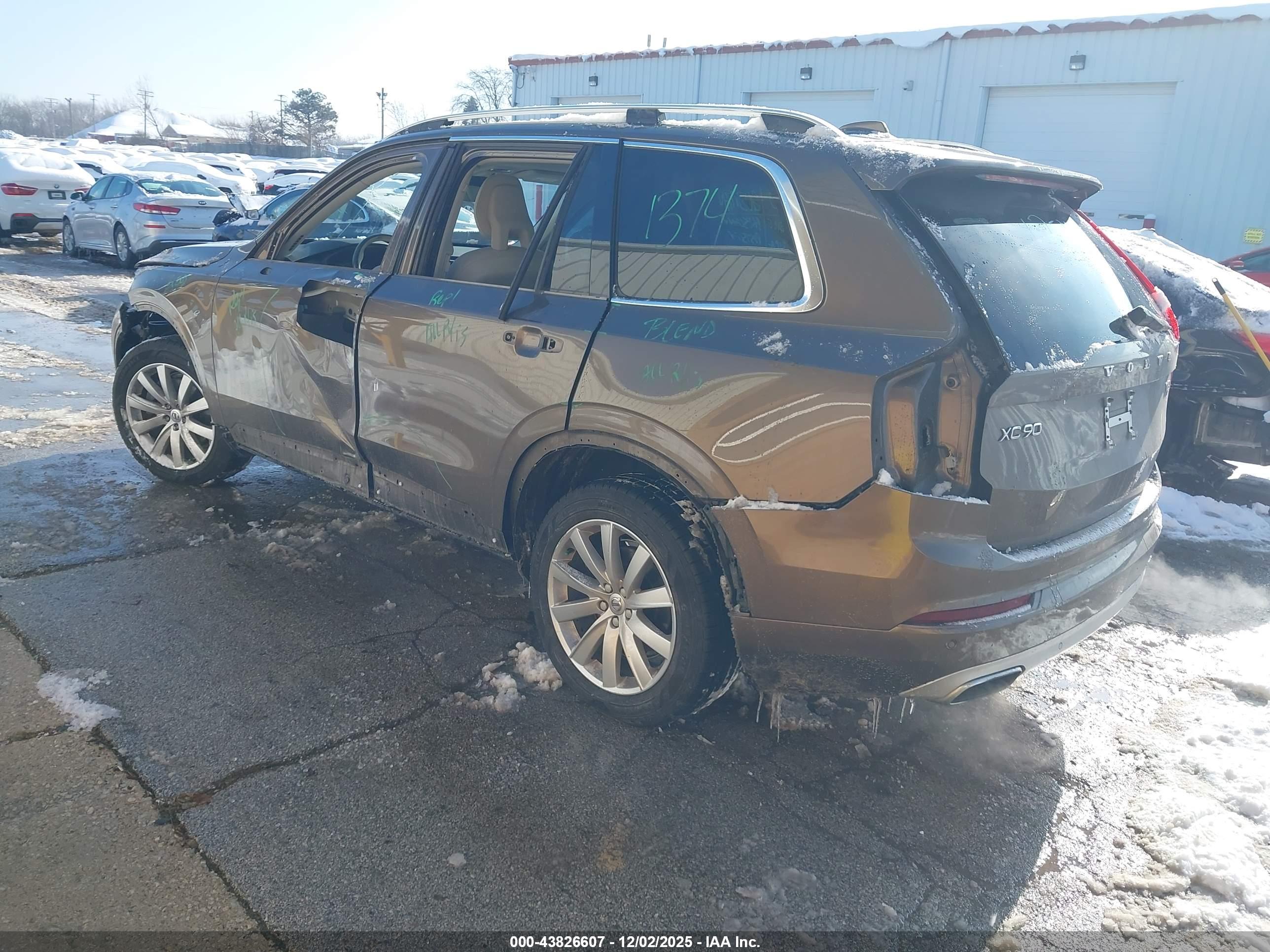 VOLVO XC90 image 3