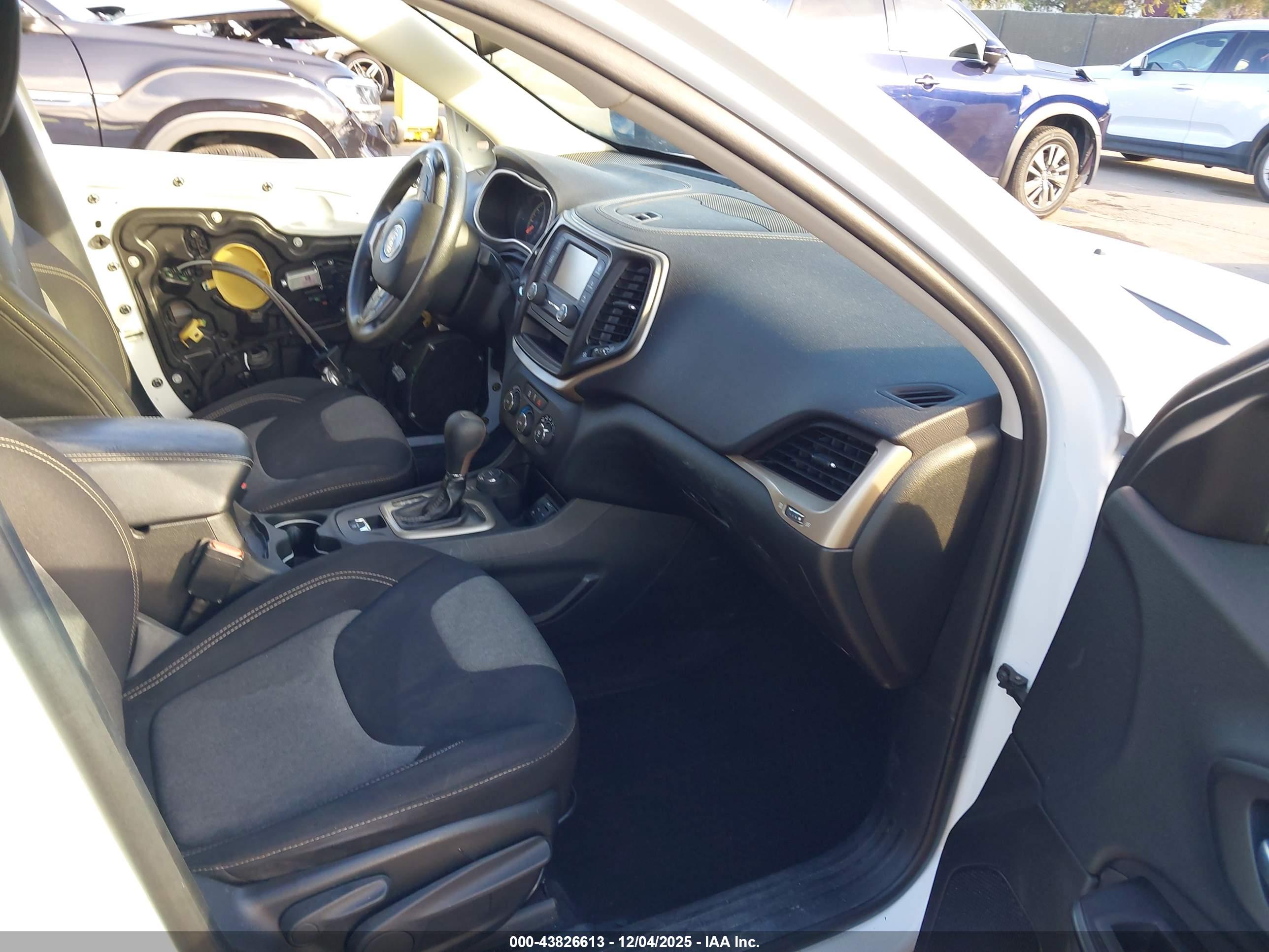 JEEP CHEROKEE image 5