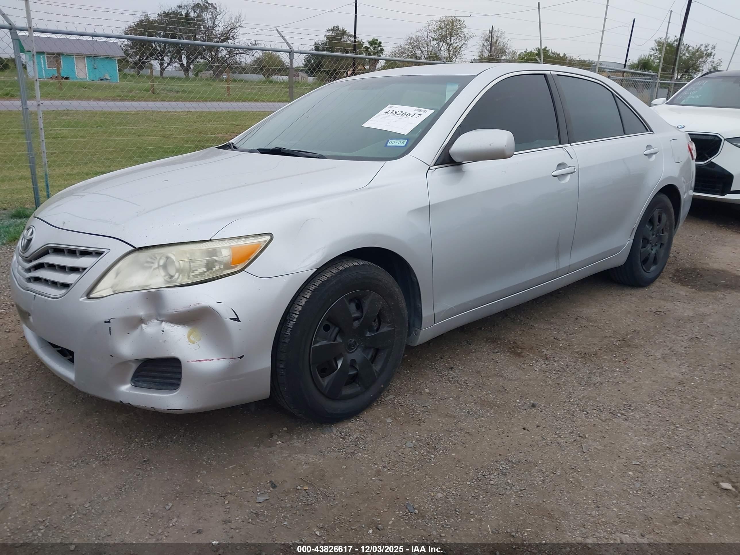 TOYOTA CAMRY image 2