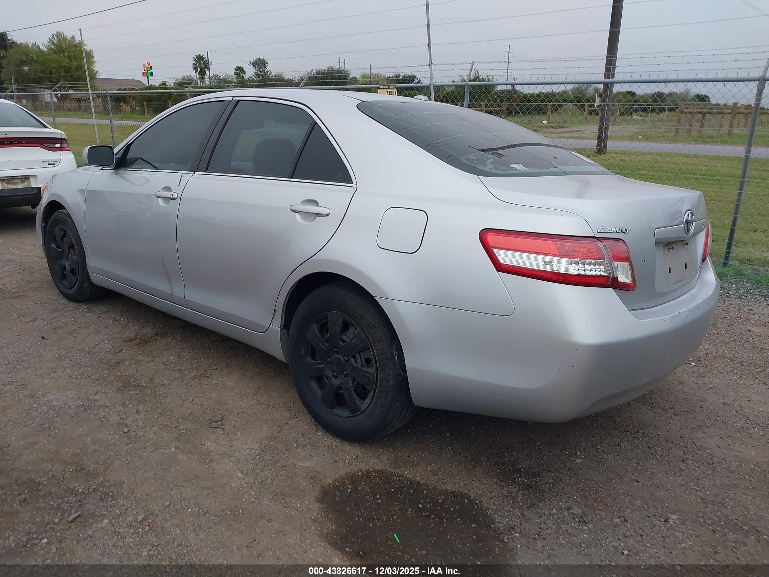 TOYOTA CAMRY image 3