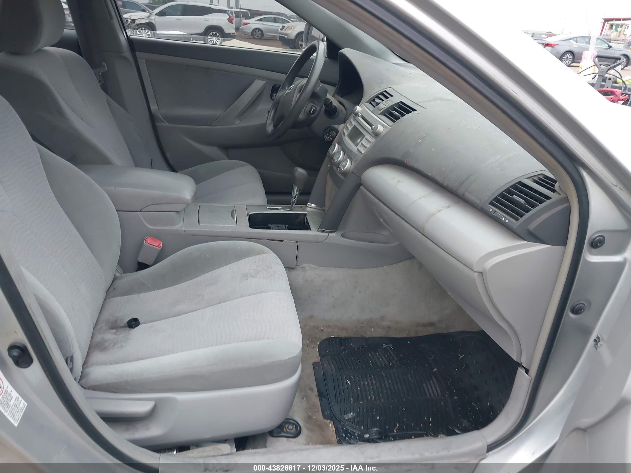 TOYOTA CAMRY image 5