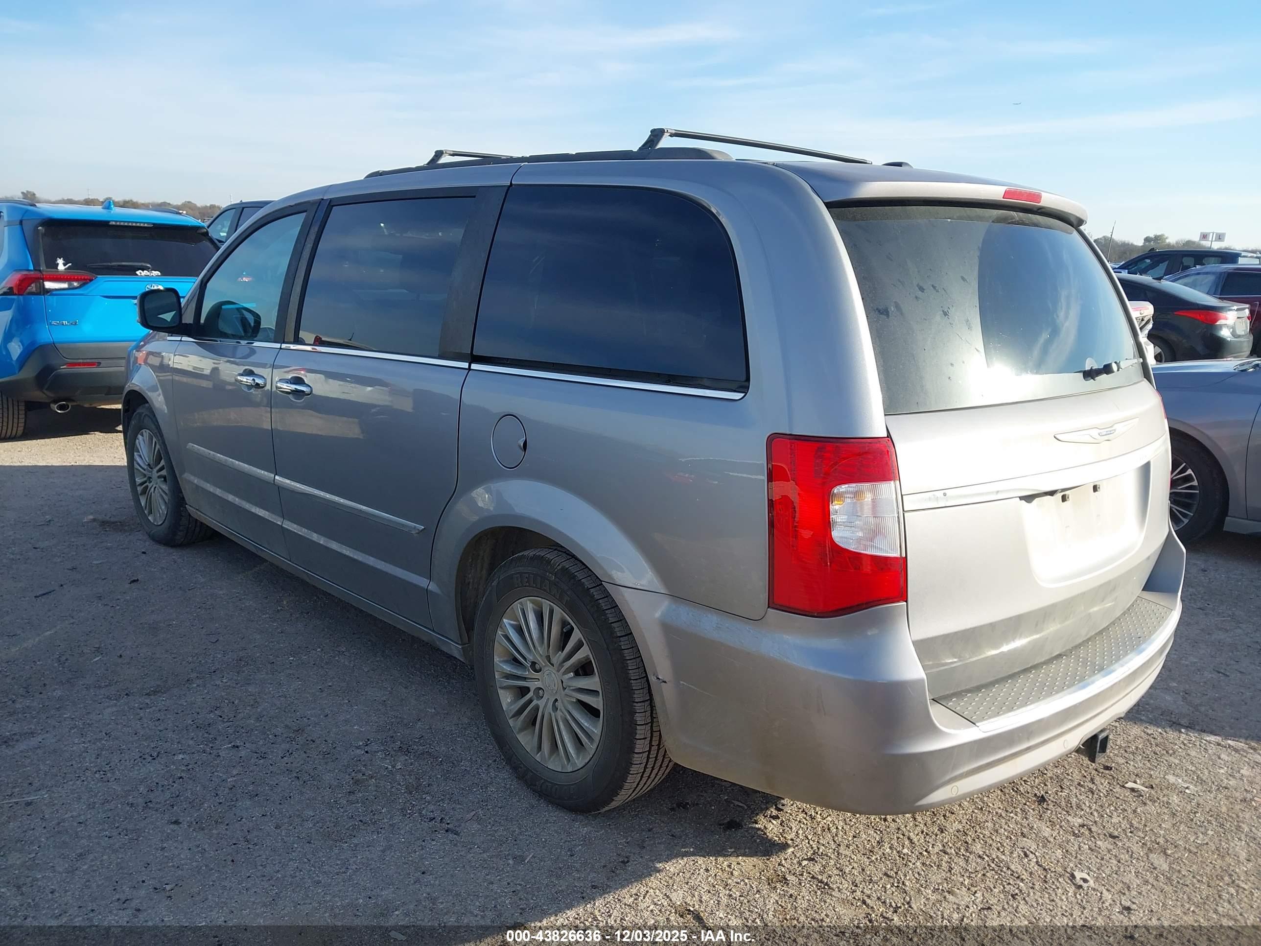 CHRYSLER TOWN image 3