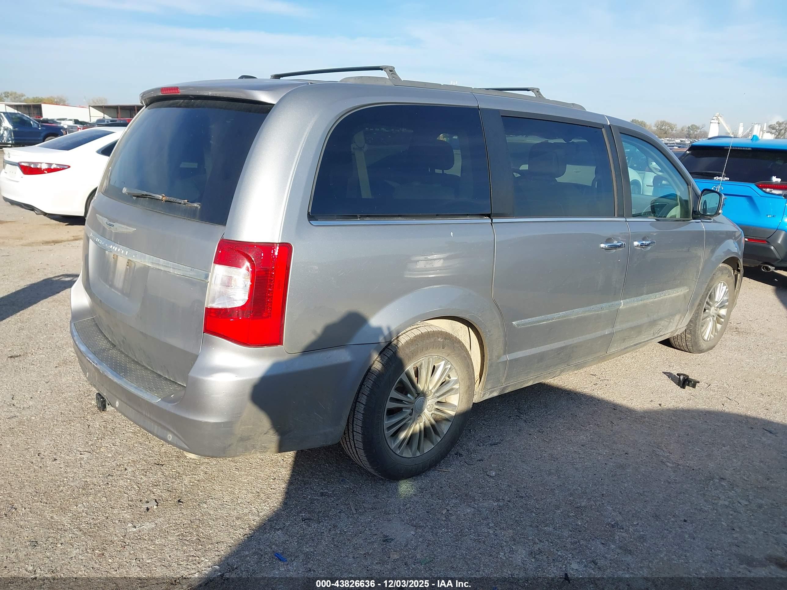 CHRYSLER TOWN image 4