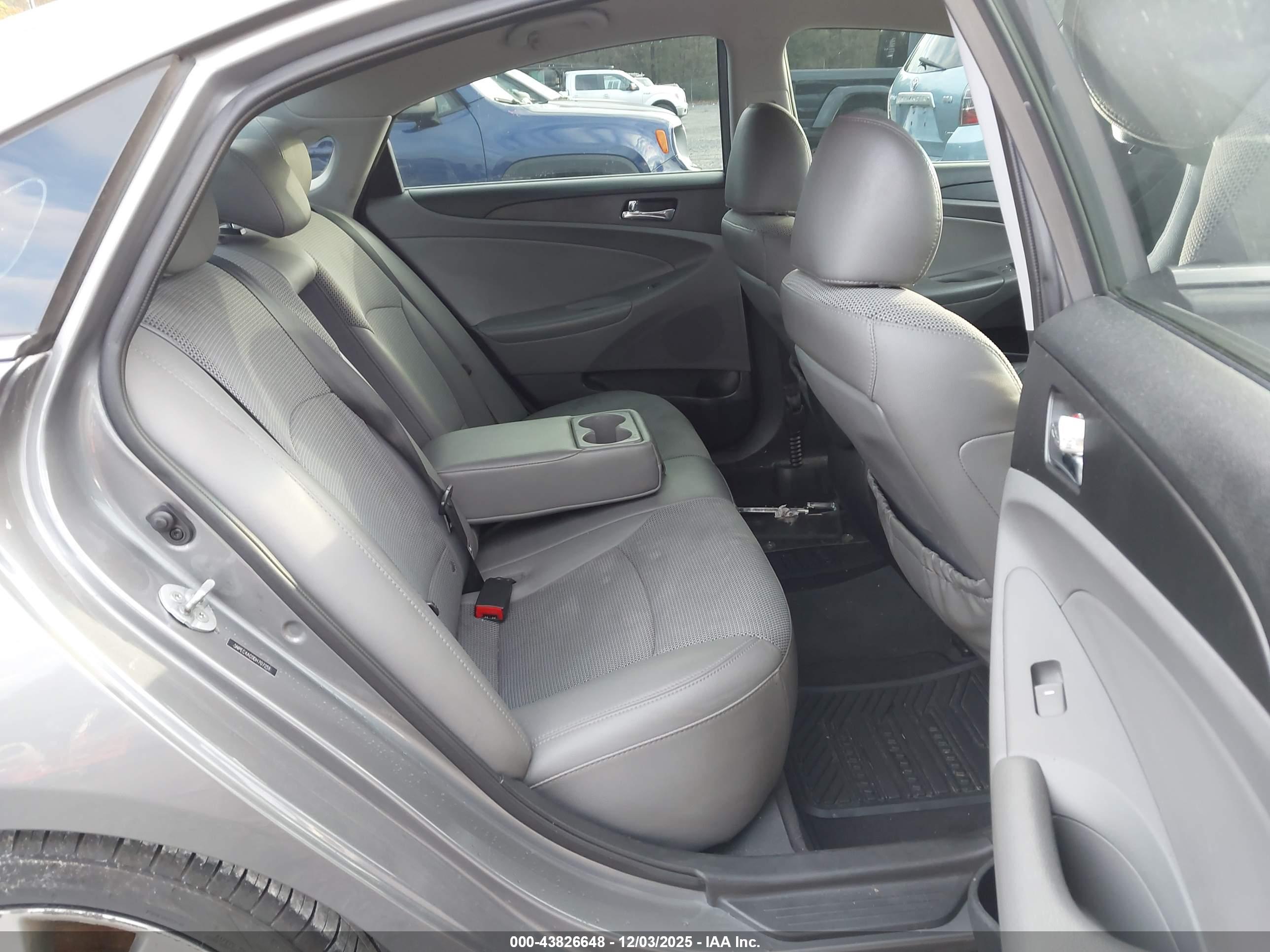 HYUNDAI SONATA image 8
