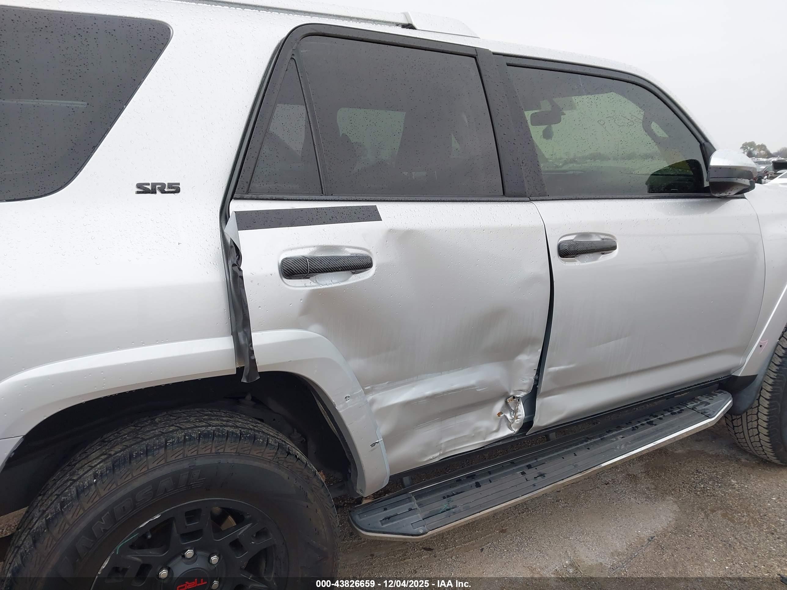TOYOTA 4RUNNER image 6