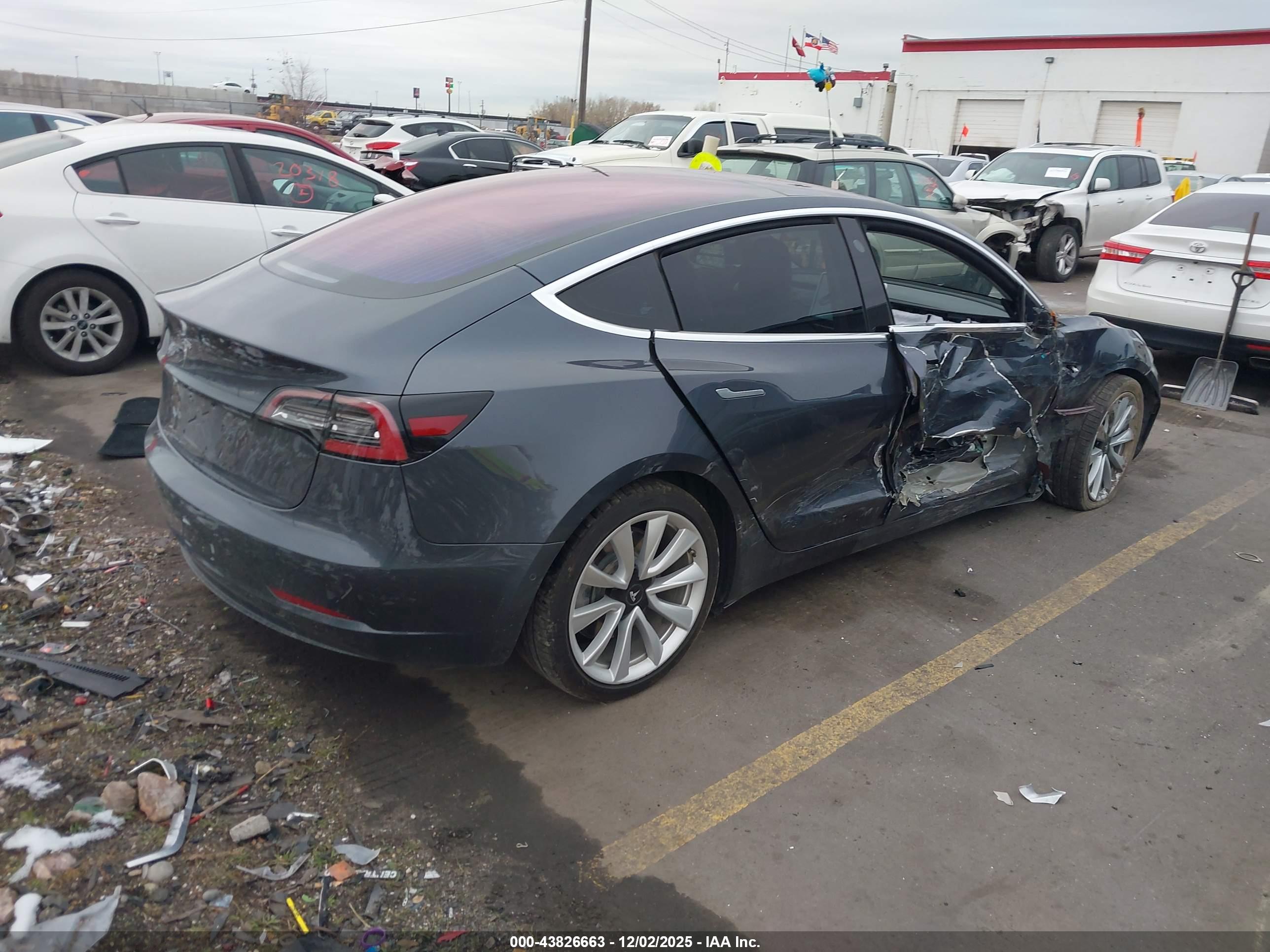 TESLA MODEL image 4