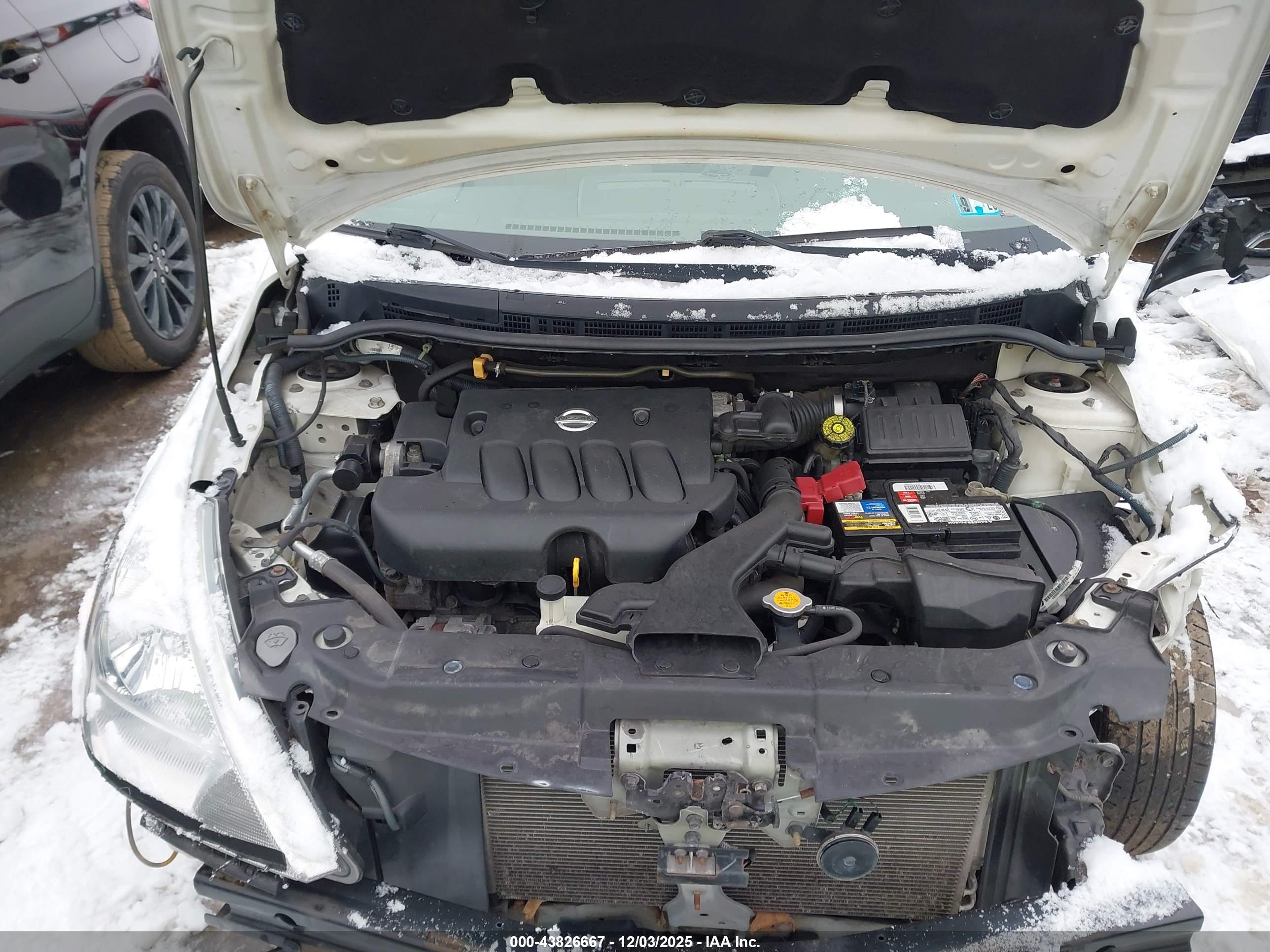 NISSAN VERSA image 10