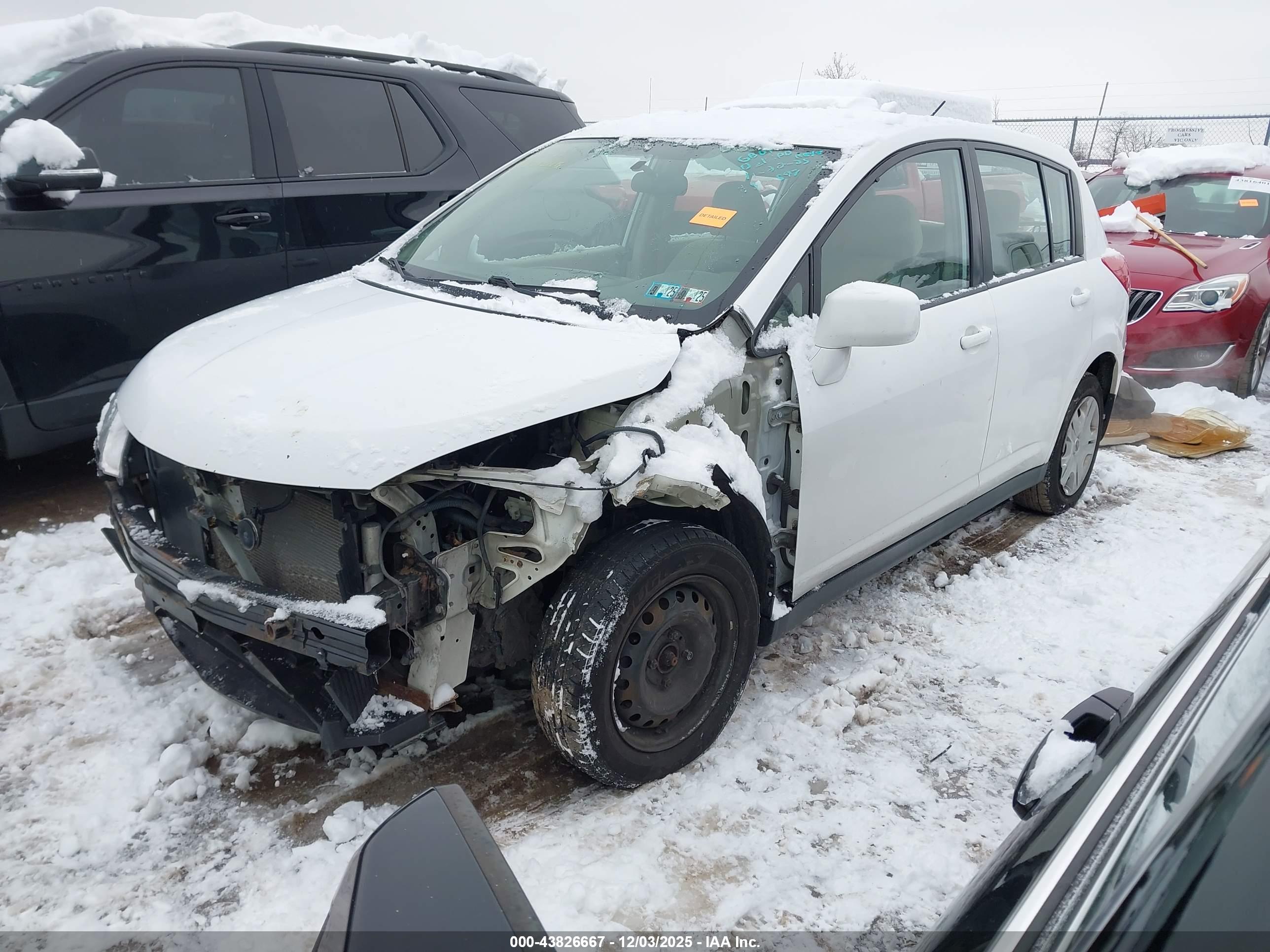 NISSAN VERSA image 2