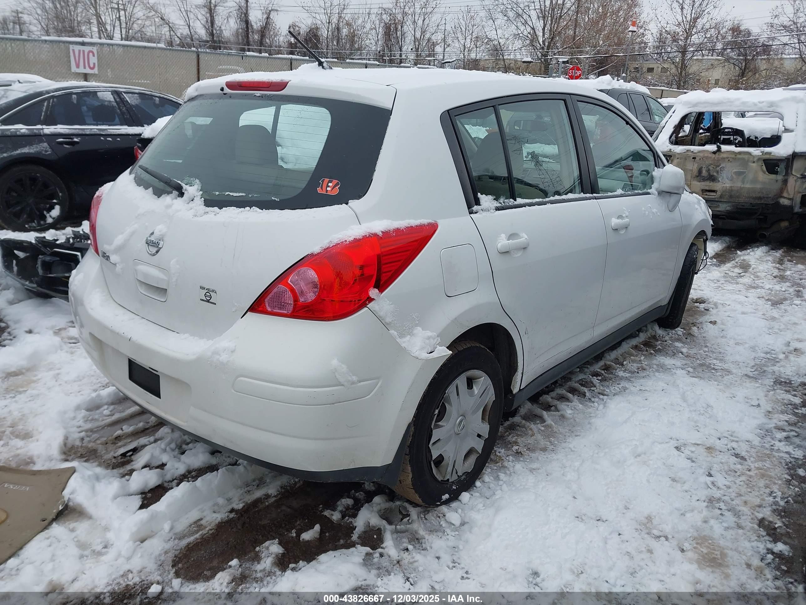 NISSAN VERSA image 4