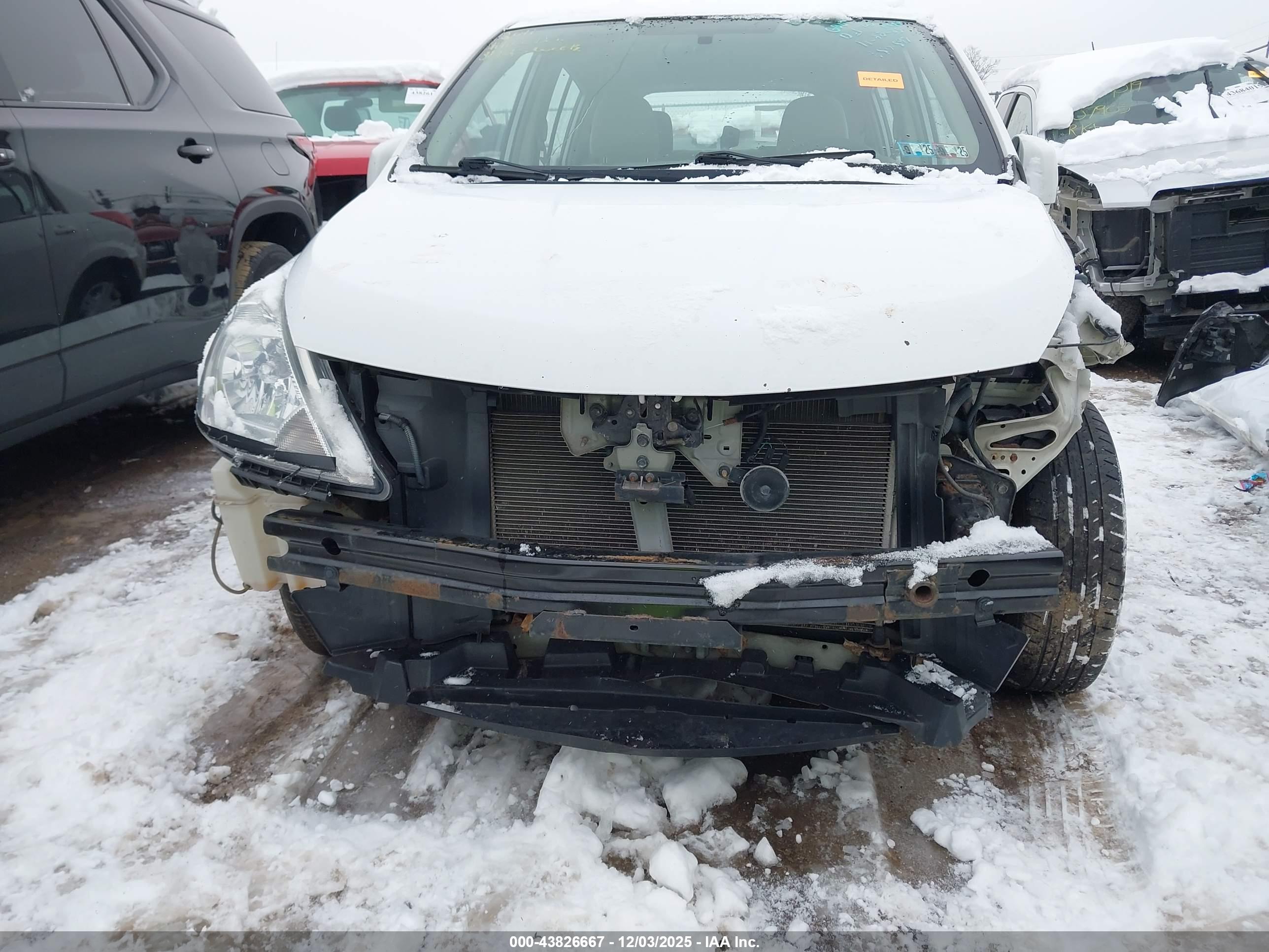 NISSAN VERSA image 6