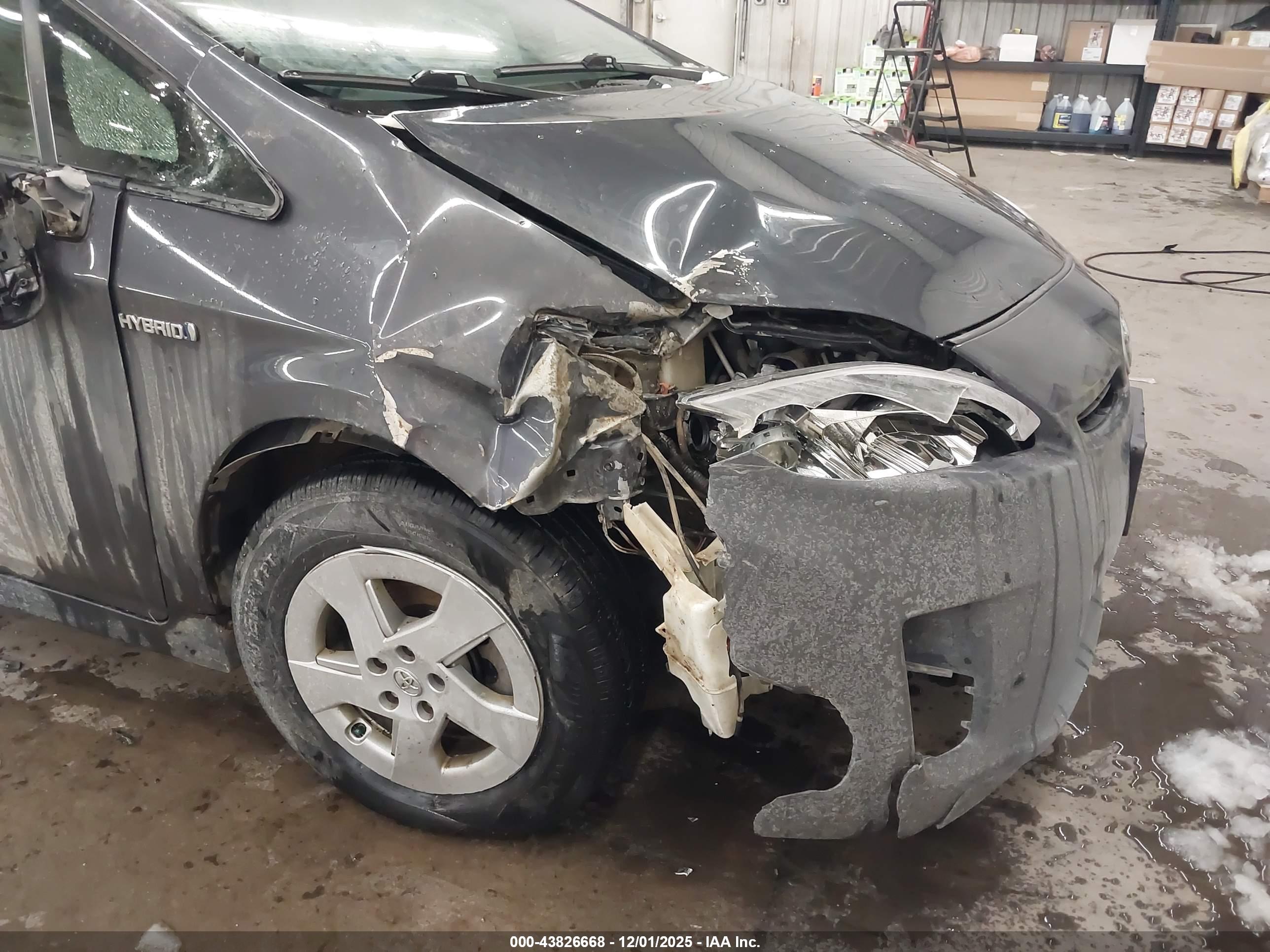 TOYOTA PRIUS image 6