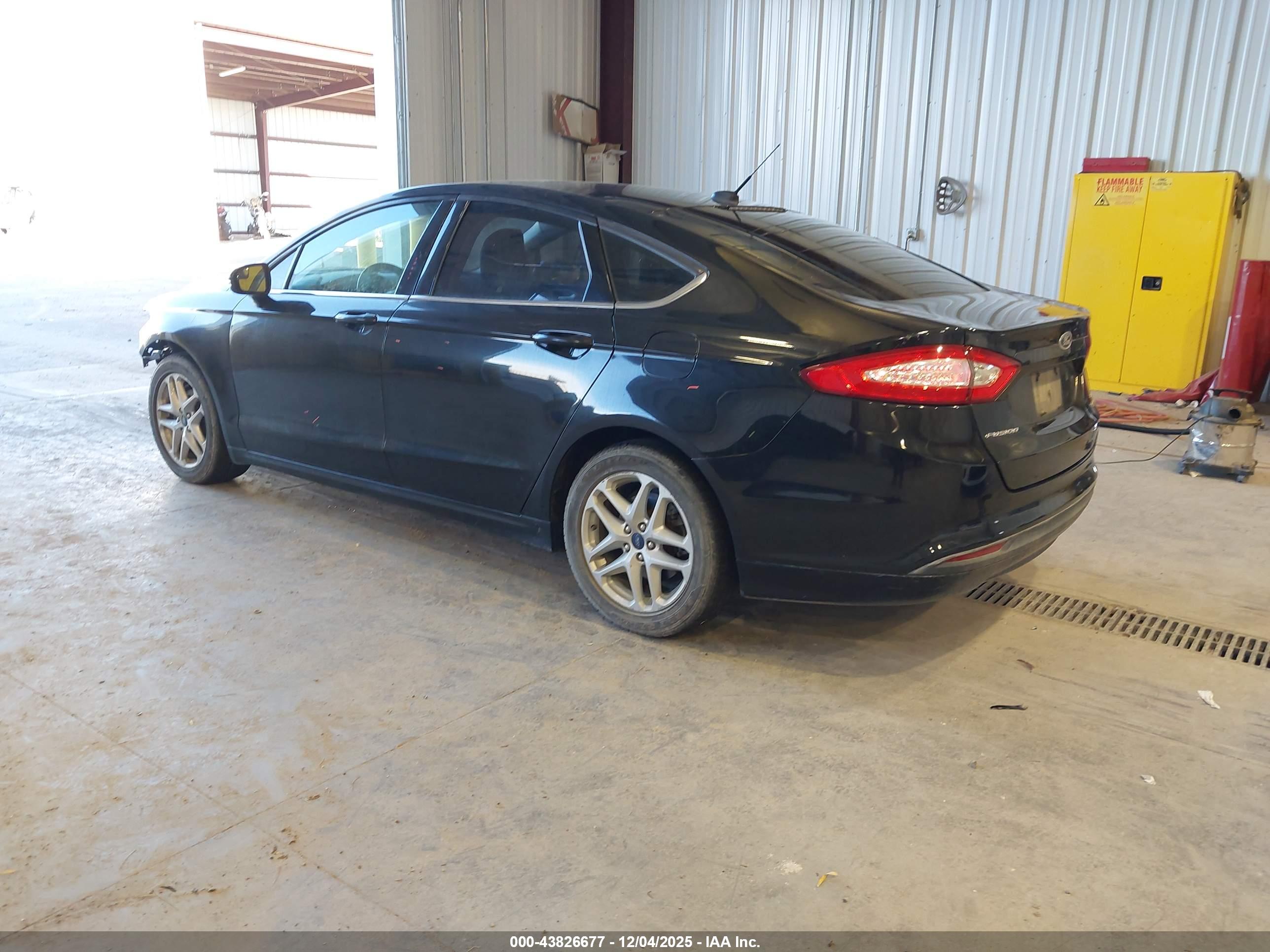 FORD FUSION image 3