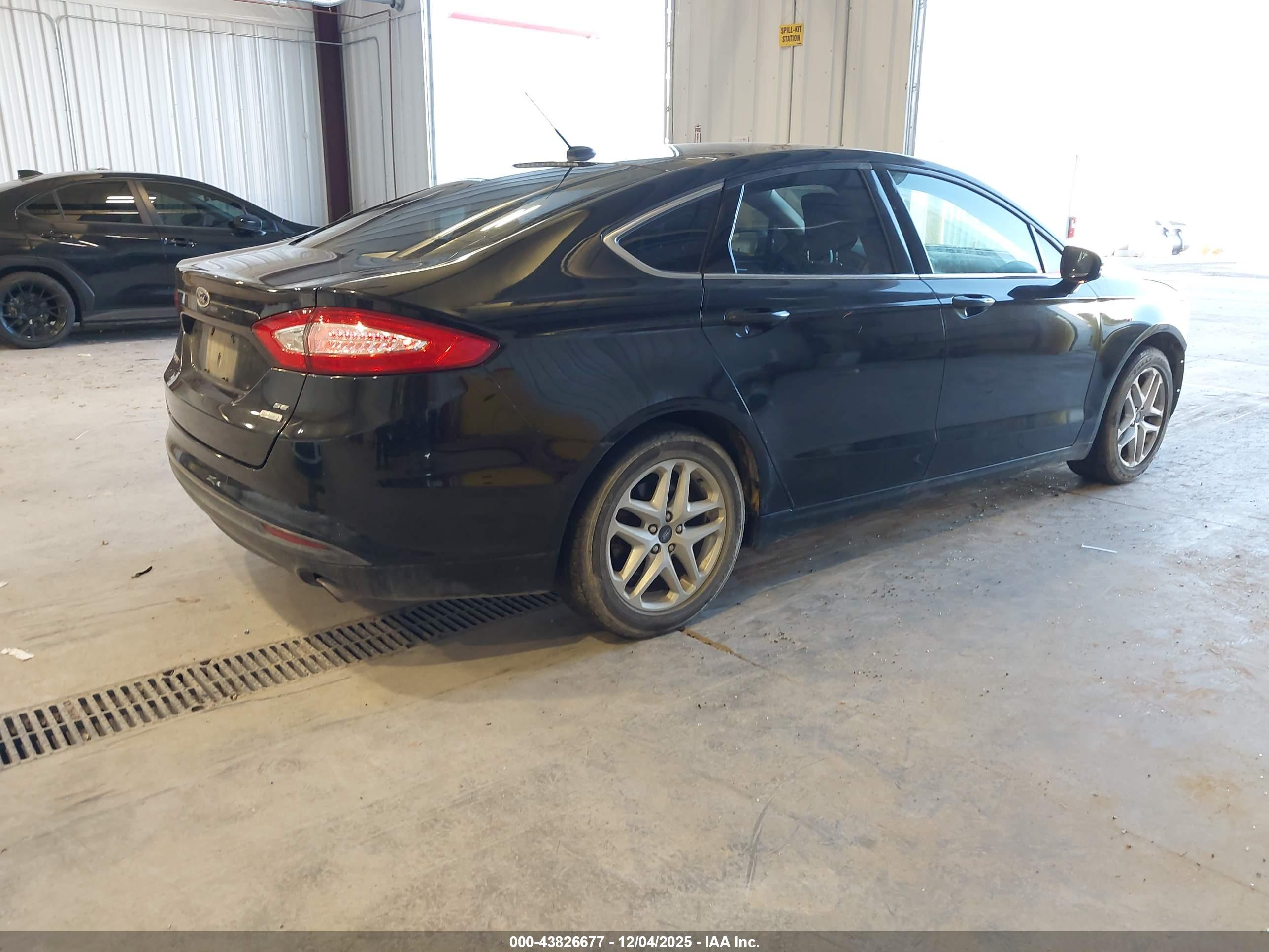 FORD FUSION image 4