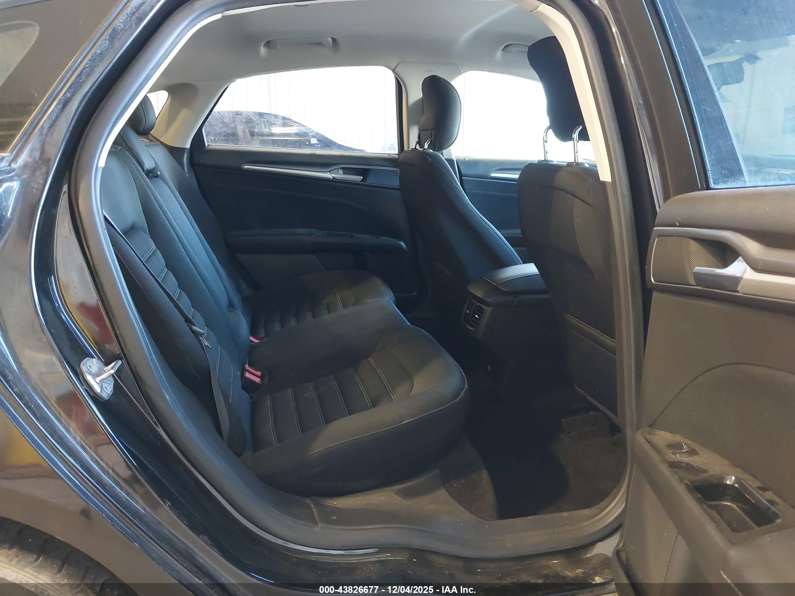 FORD FUSION image 8