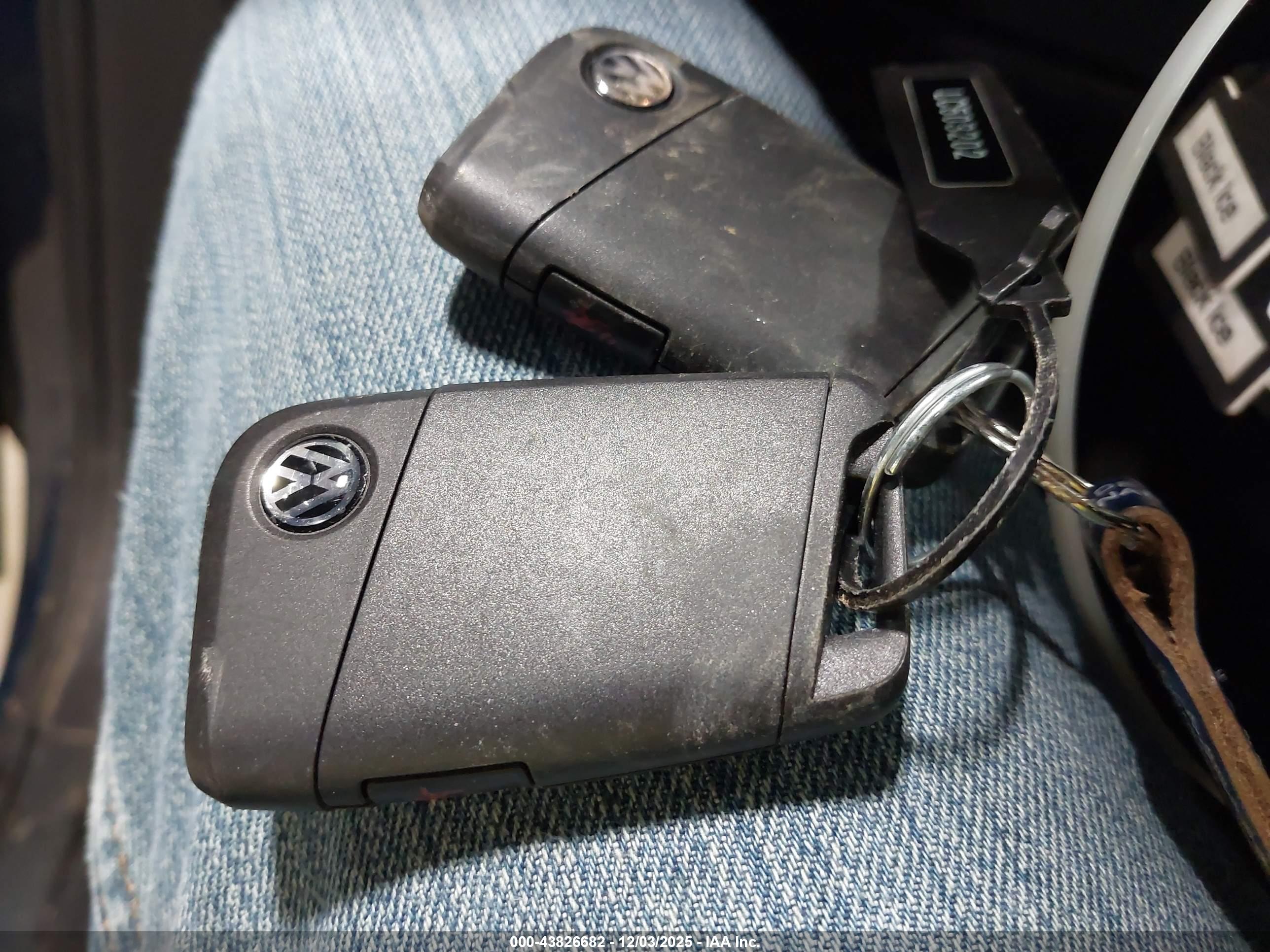 VOLKSWAGEN ATLAS image 11