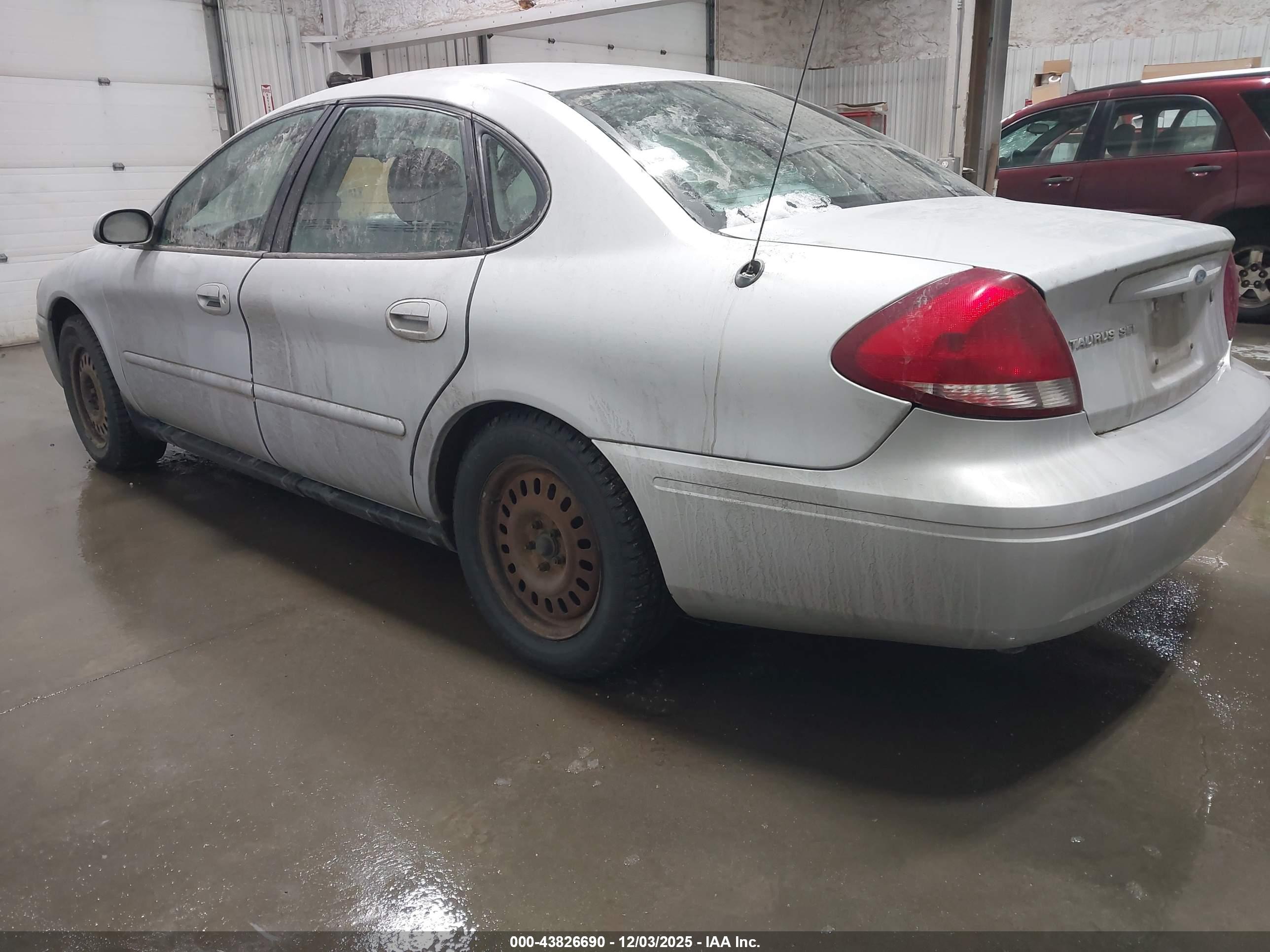 FORD TAURUS image 3