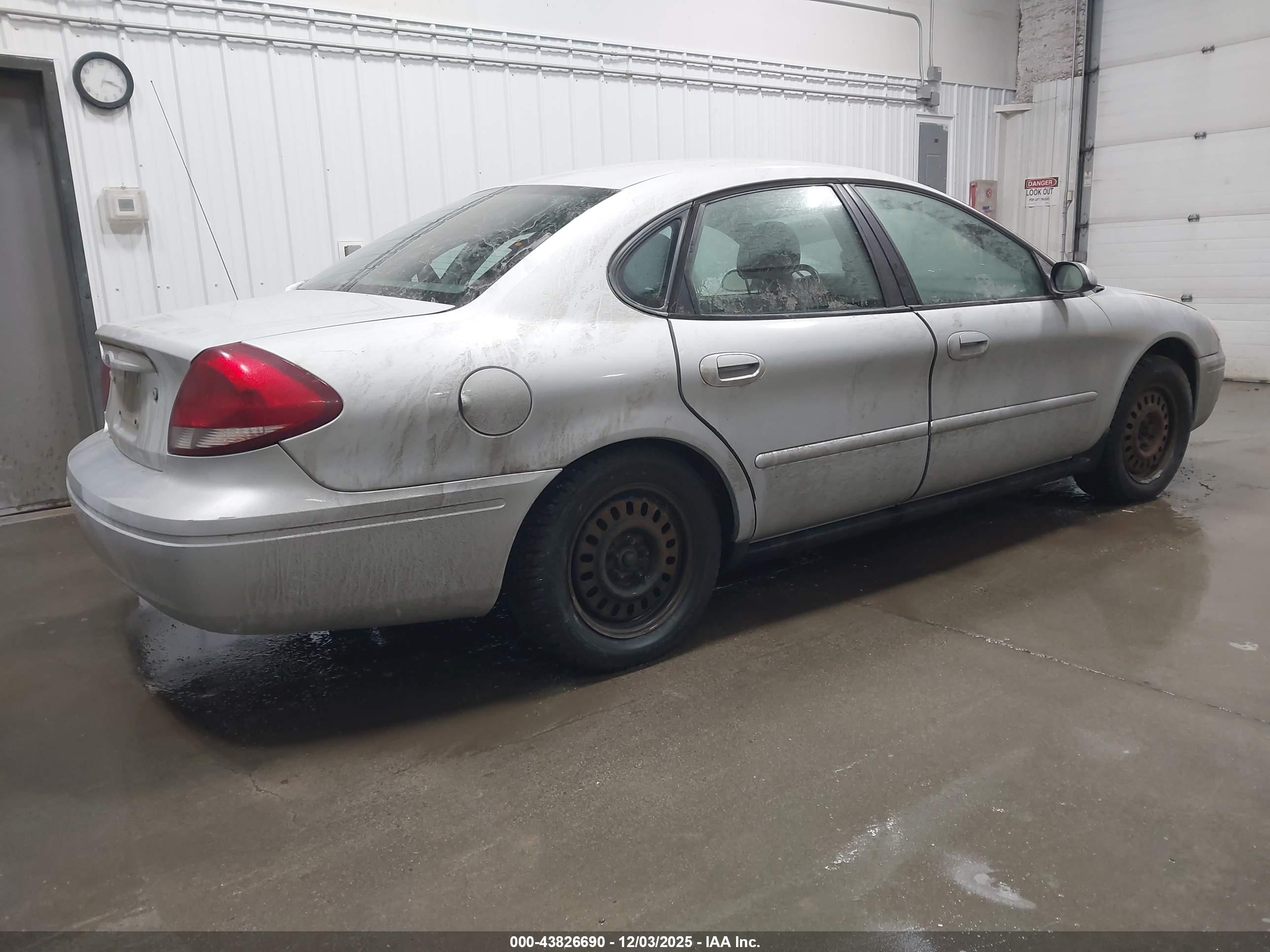 FORD TAURUS image 4
