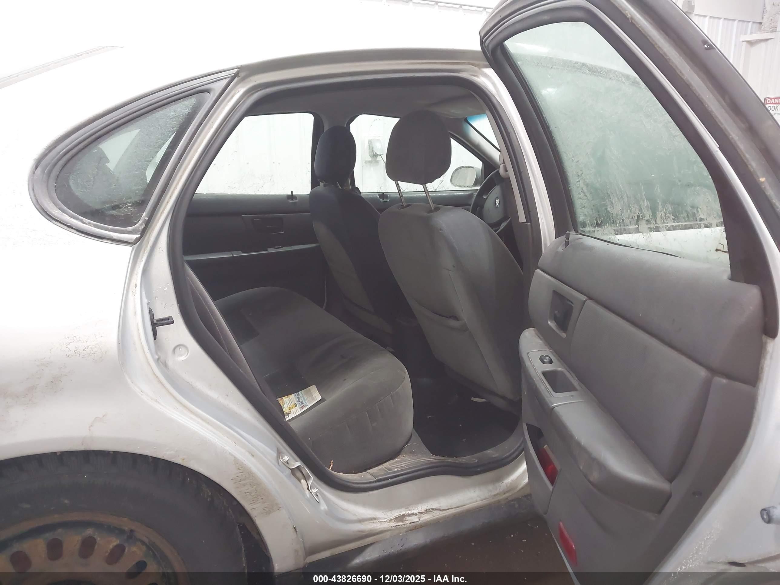 FORD TAURUS image 8