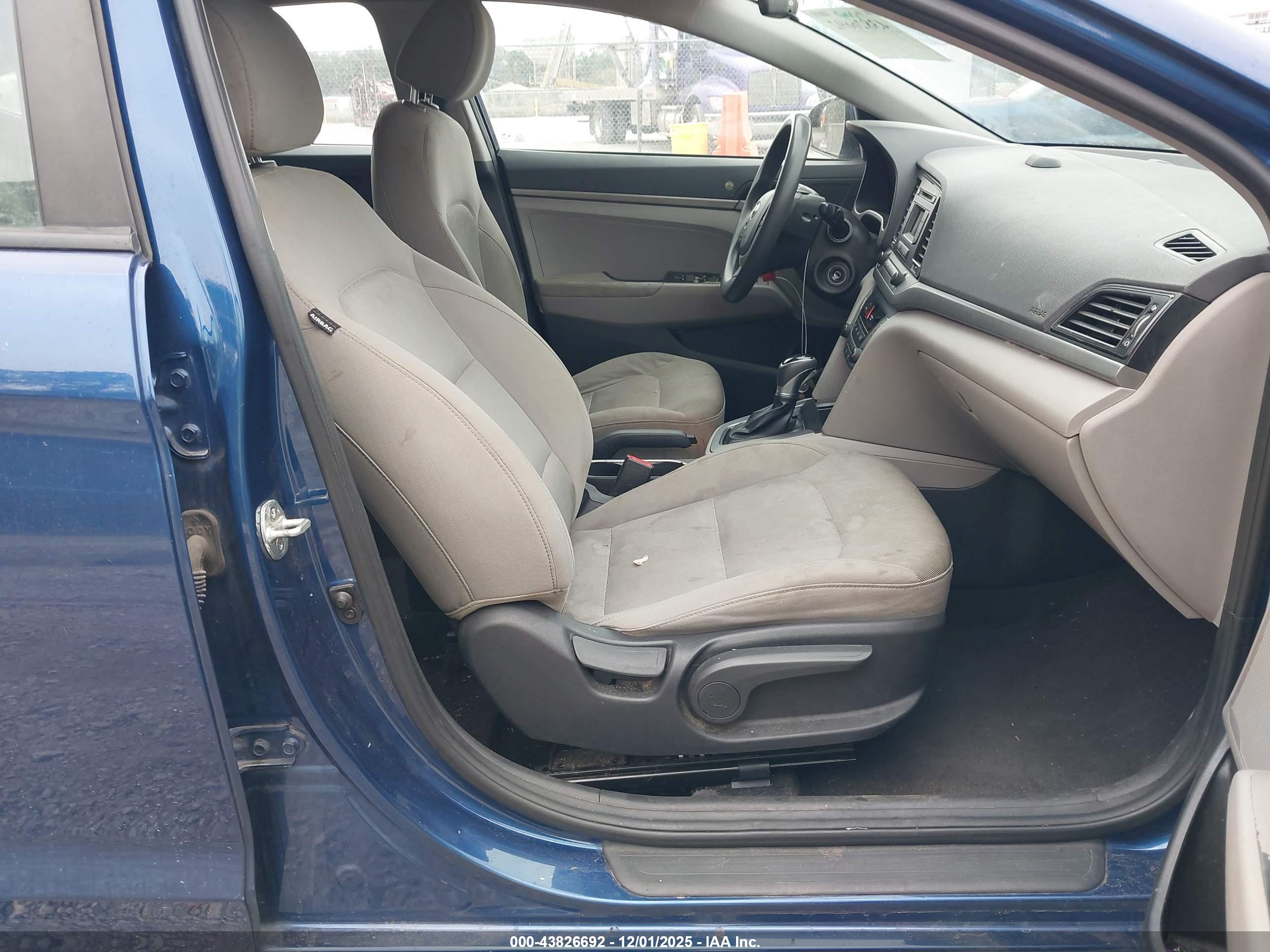 HYUNDAI ELANTRA image 5