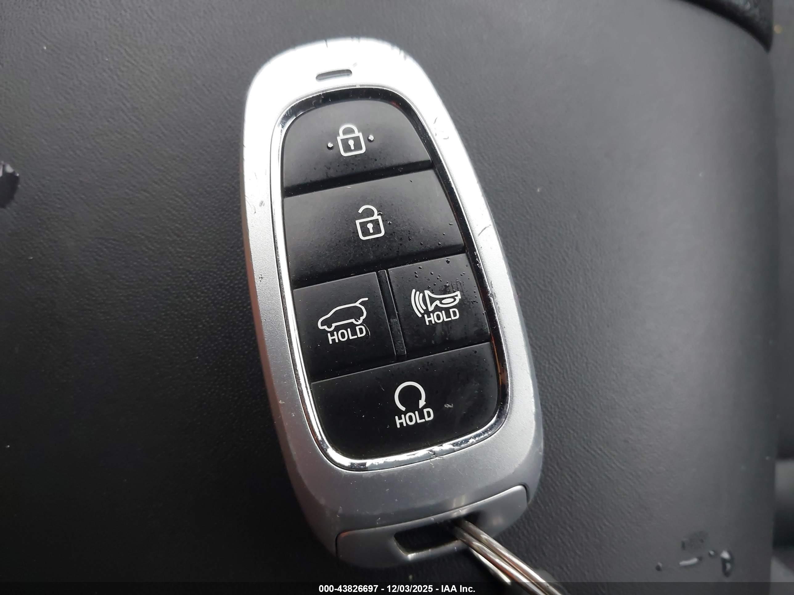HYUNDAI SANTA image 11