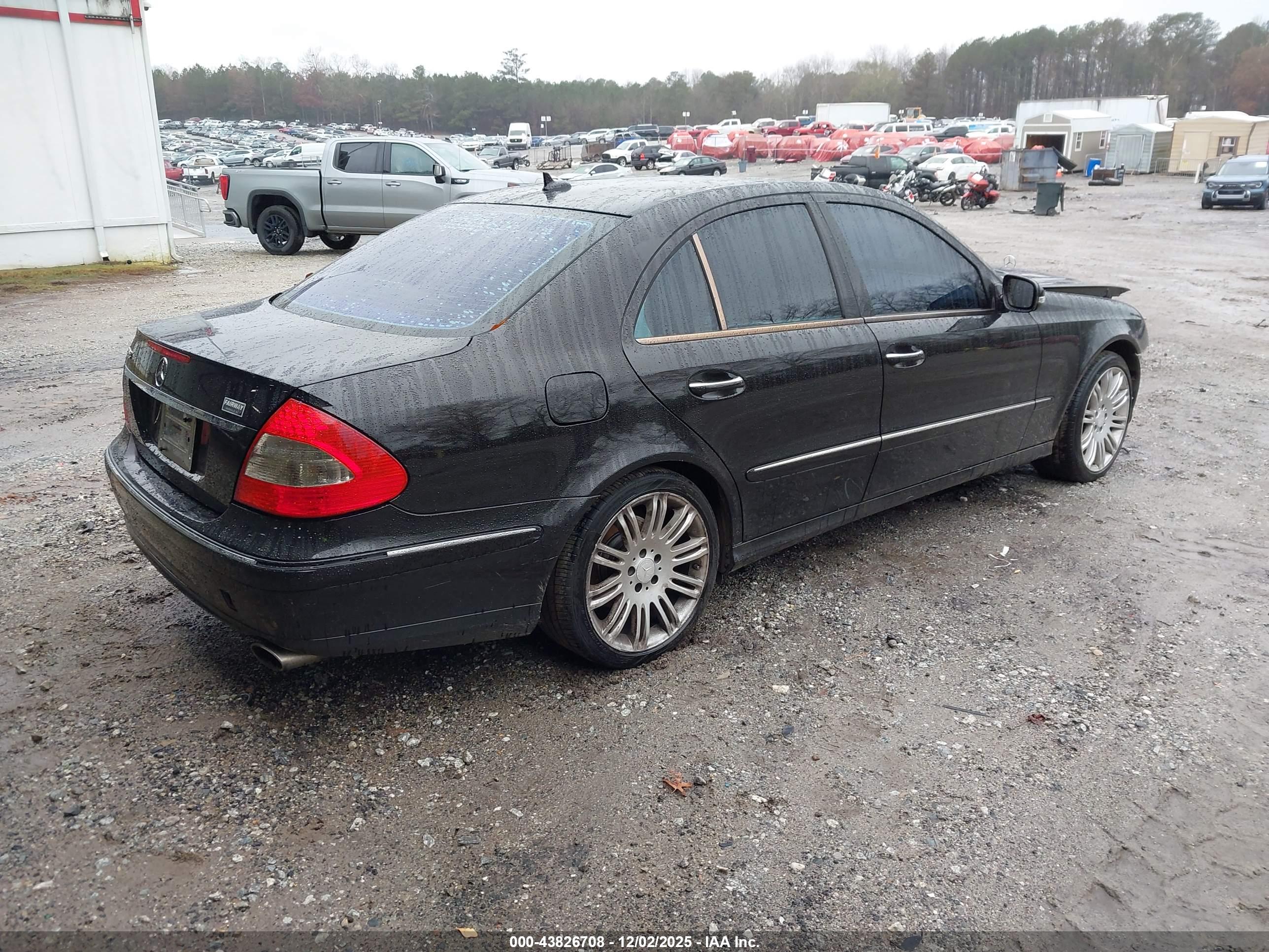 MERCEDES-BENZ E image 4