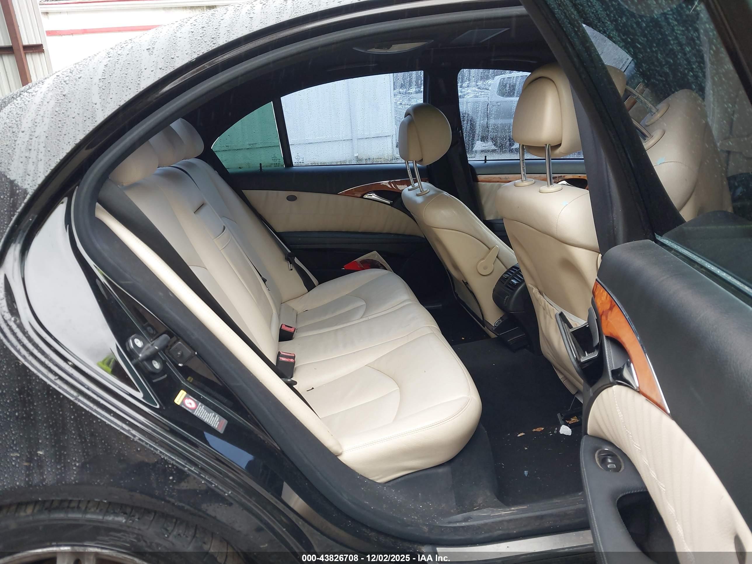MERCEDES-BENZ E image 8
