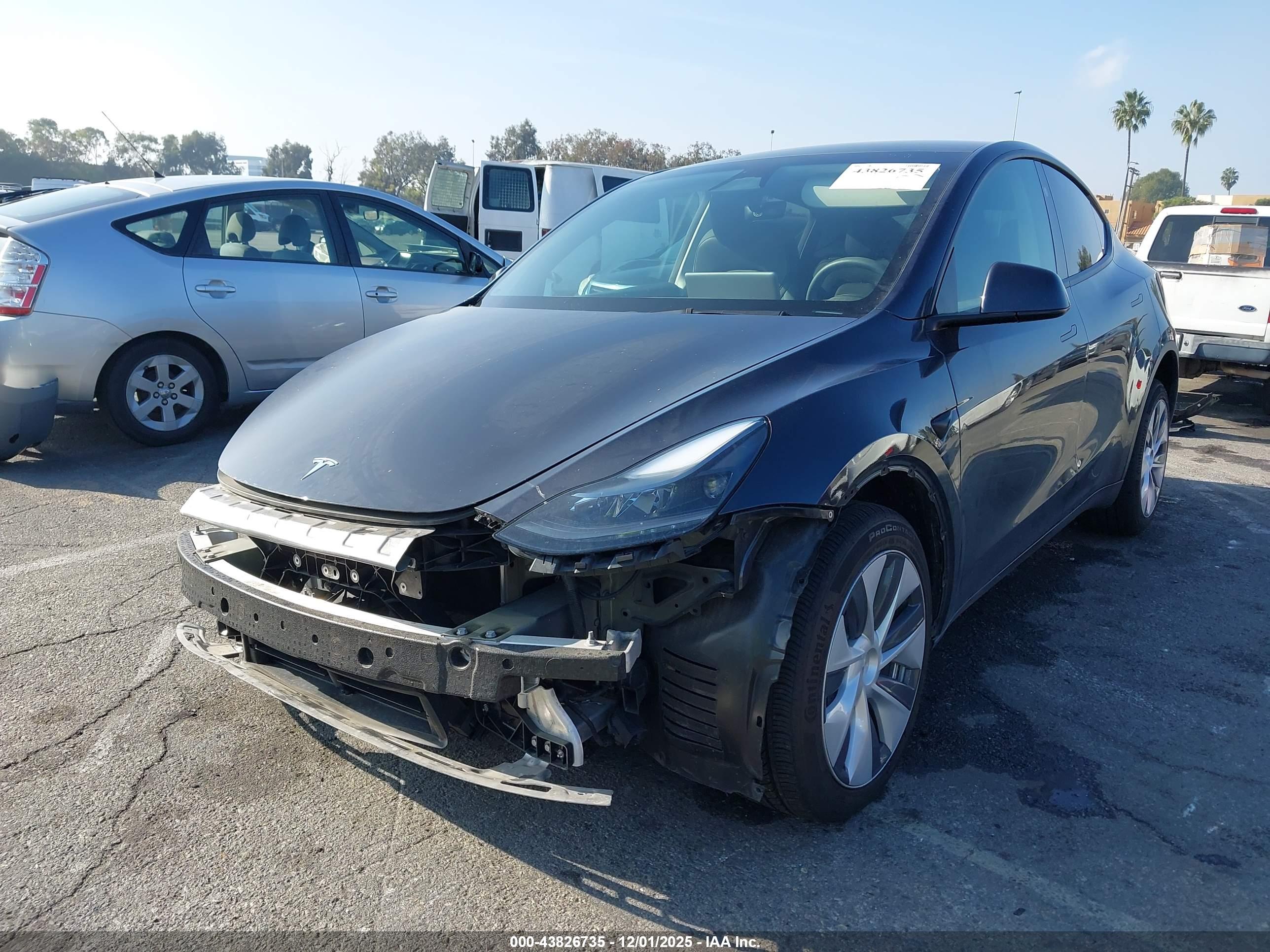 TESLA MODEL image 2
