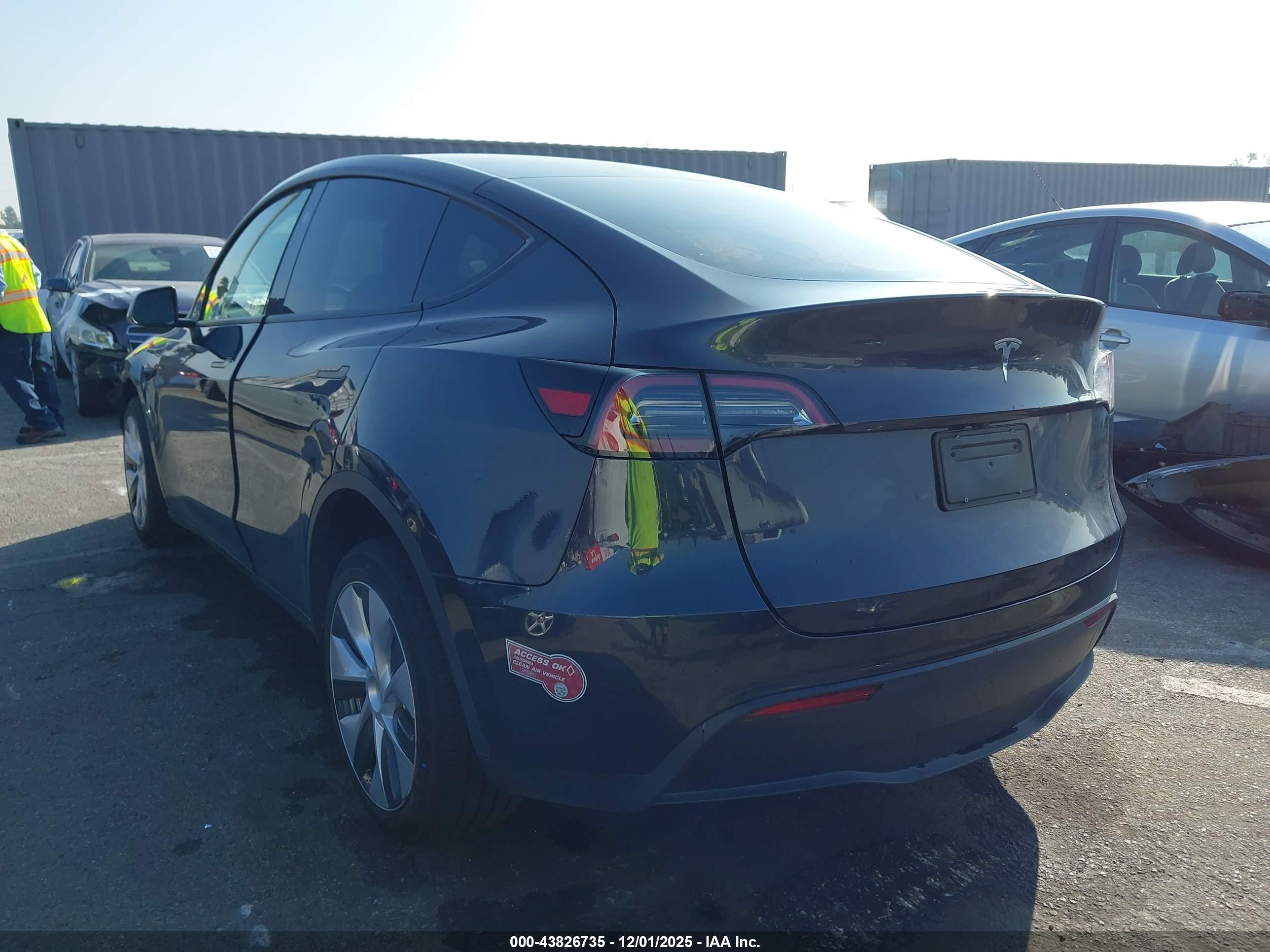 TESLA MODEL image 3