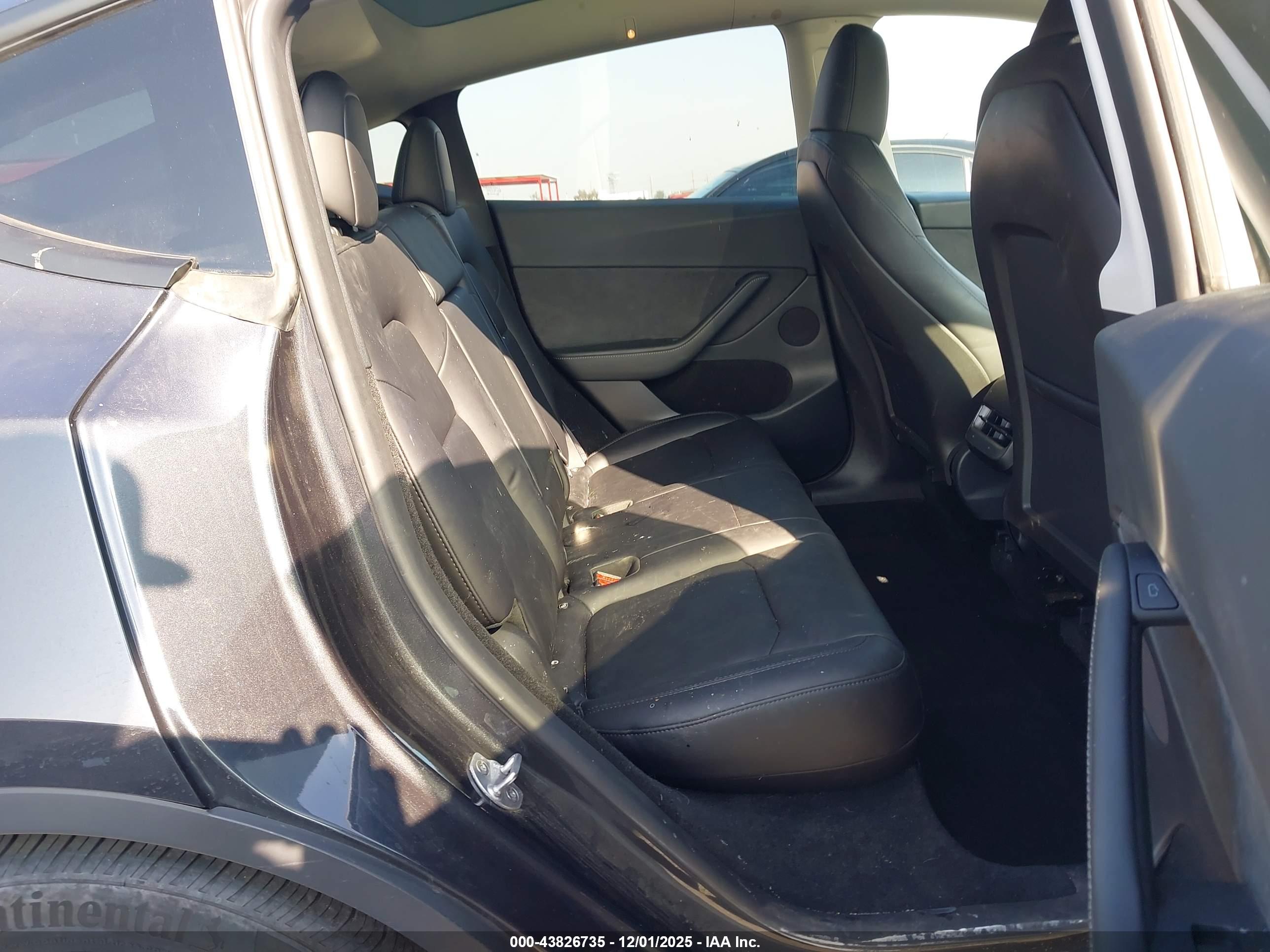 TESLA MODEL image 8
