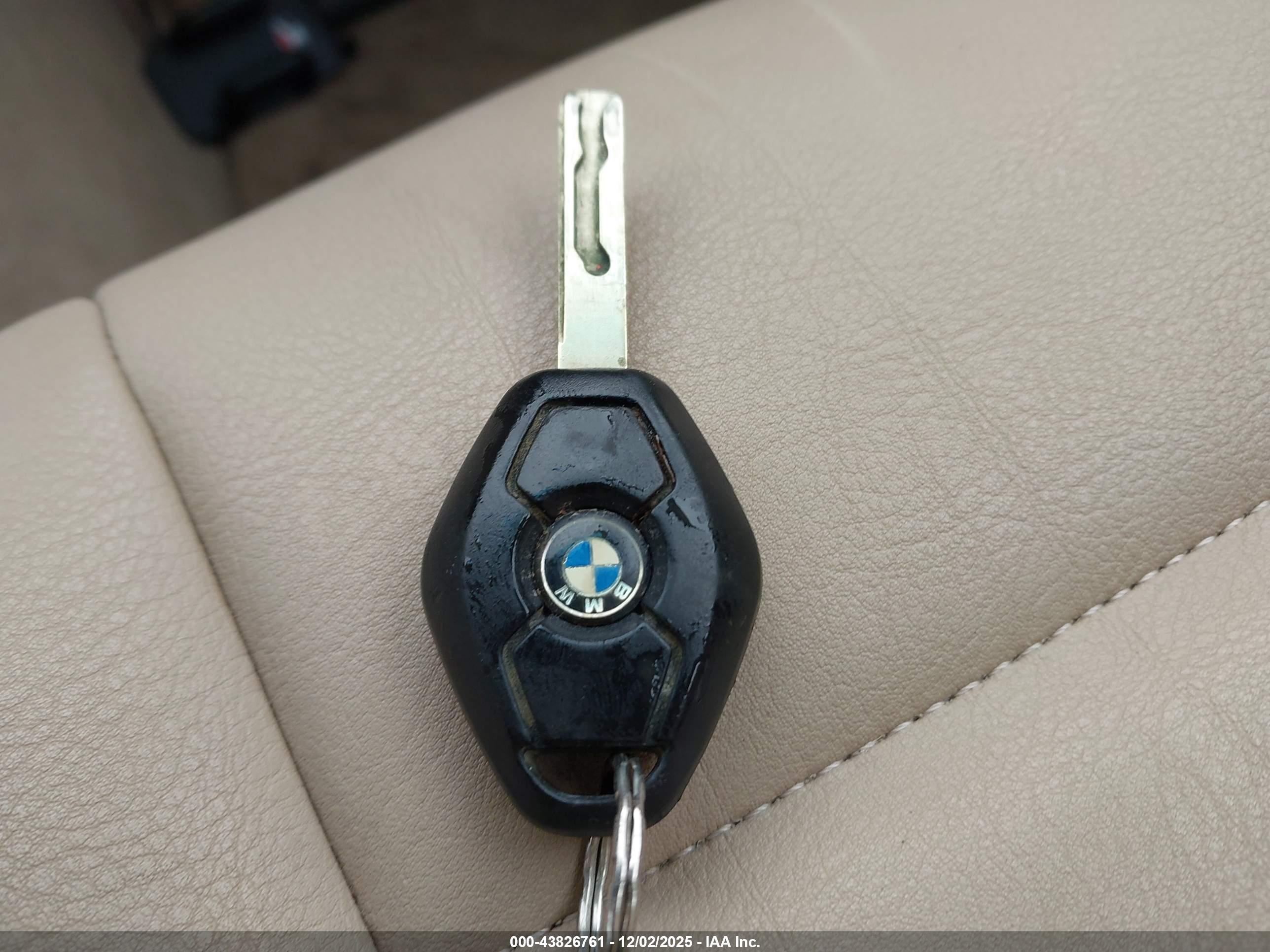 BMW 325I image 11