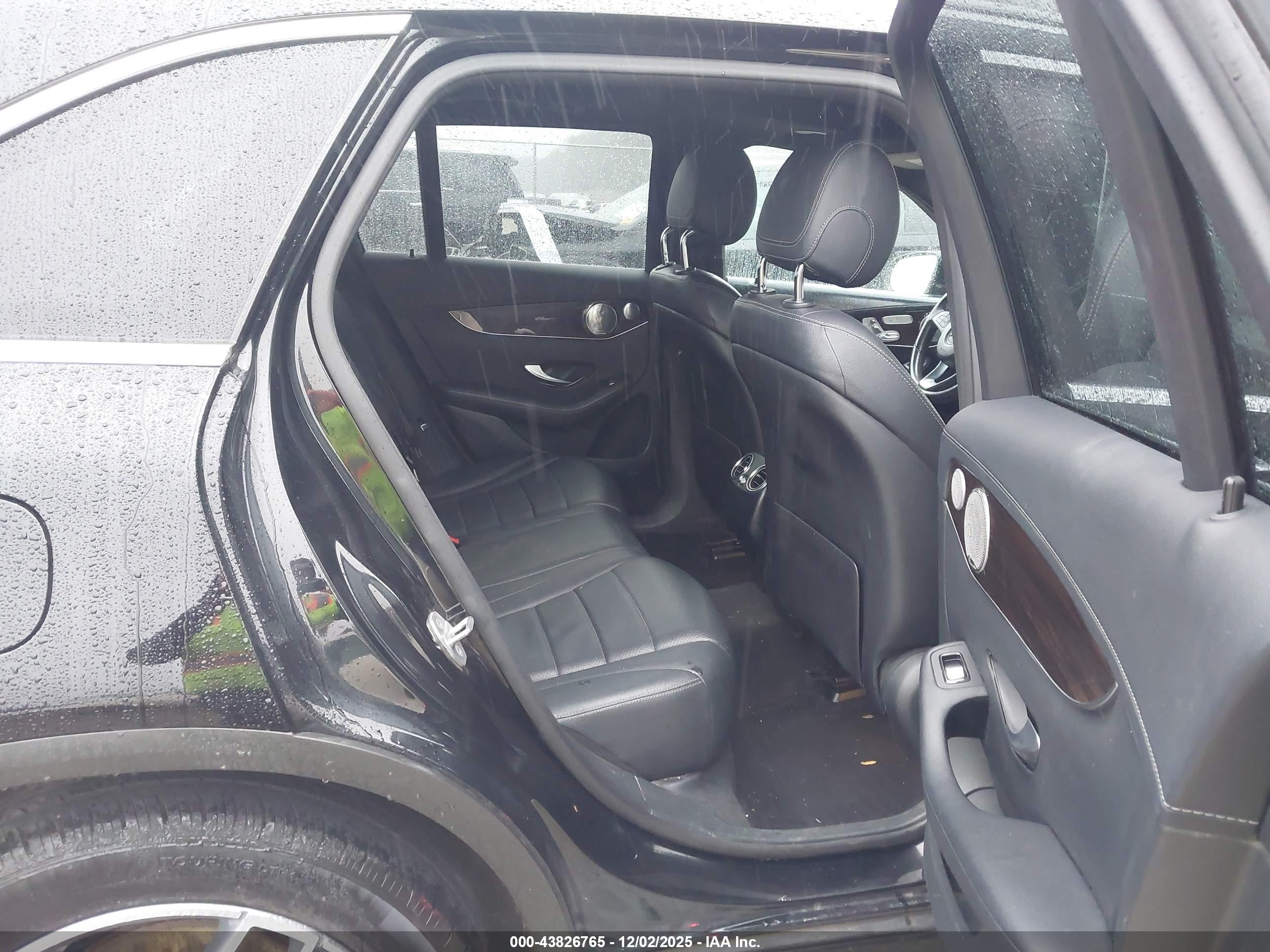 MERCEDES-BENZ GLC image 8