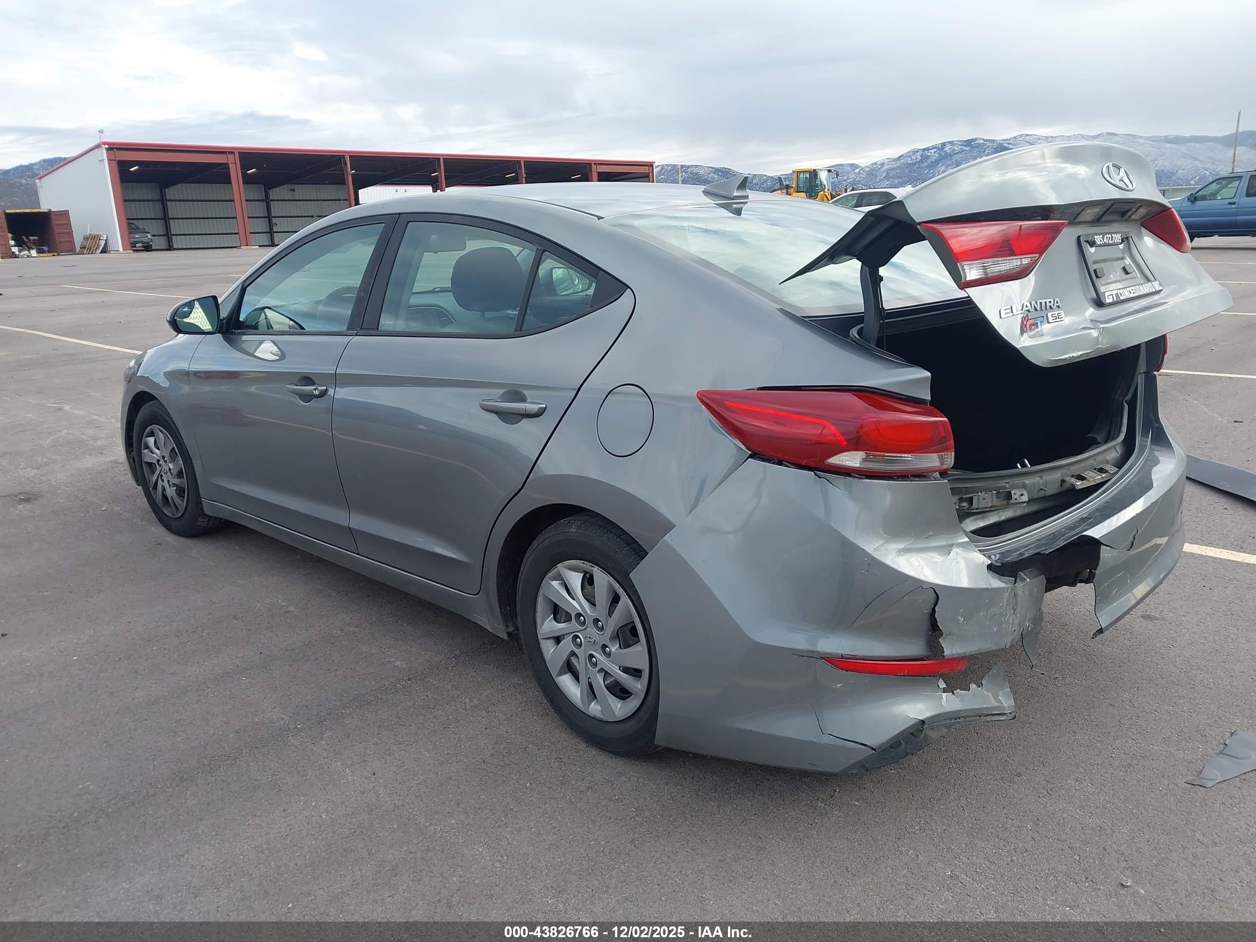 HYUNDAI ELANTRA image 3