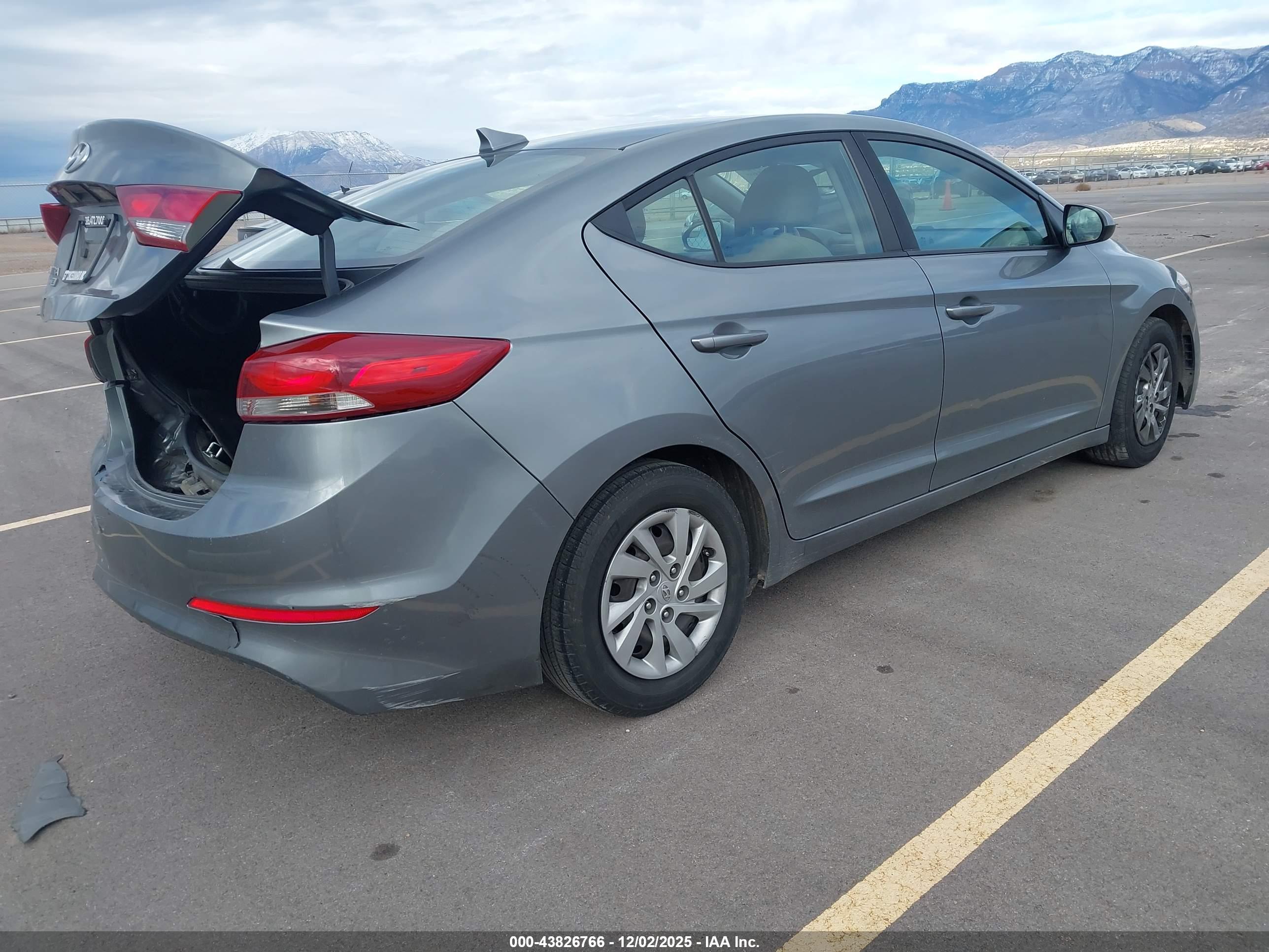 HYUNDAI ELANTRA image 4