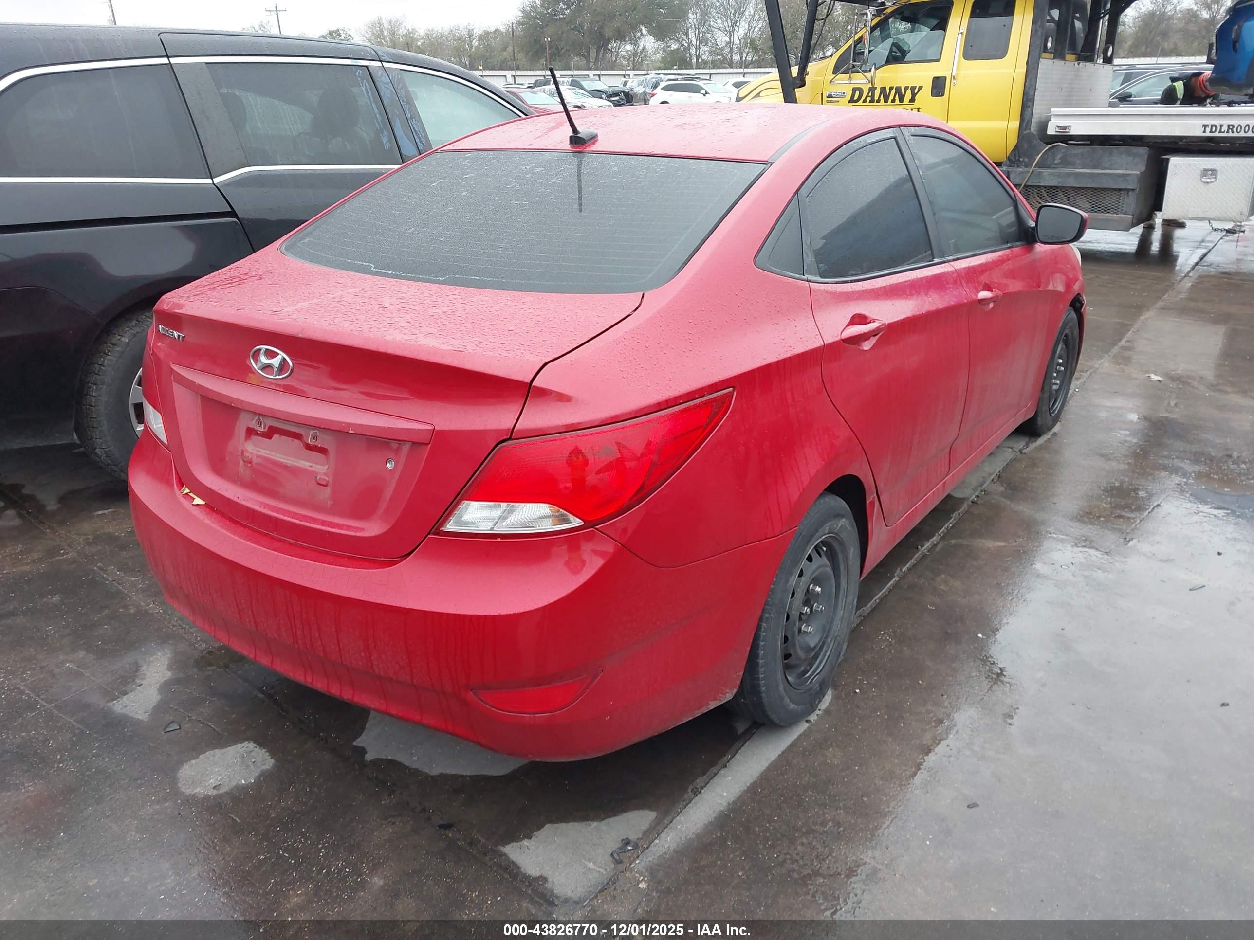 HYUNDAI ACCENT image 4