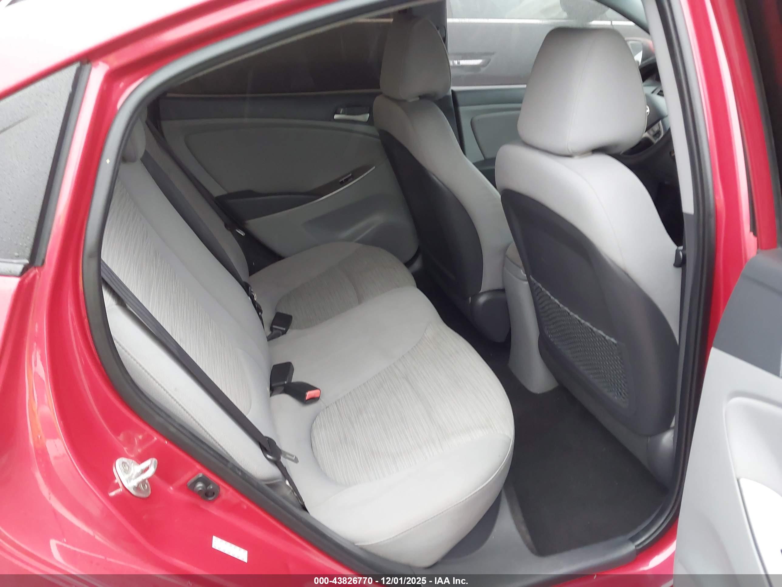 HYUNDAI ACCENT image 8