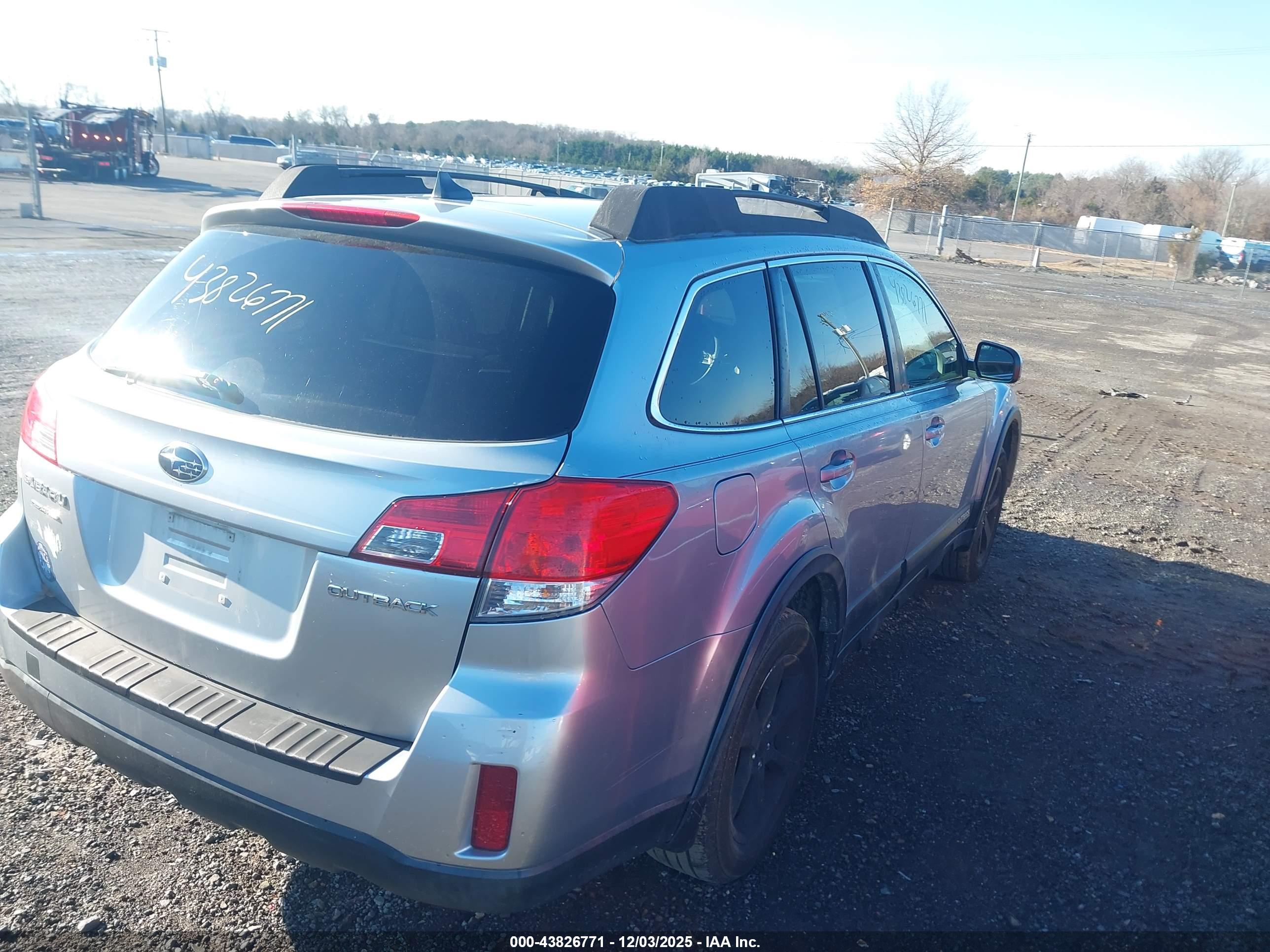 SUBARU OUTBACK image 4