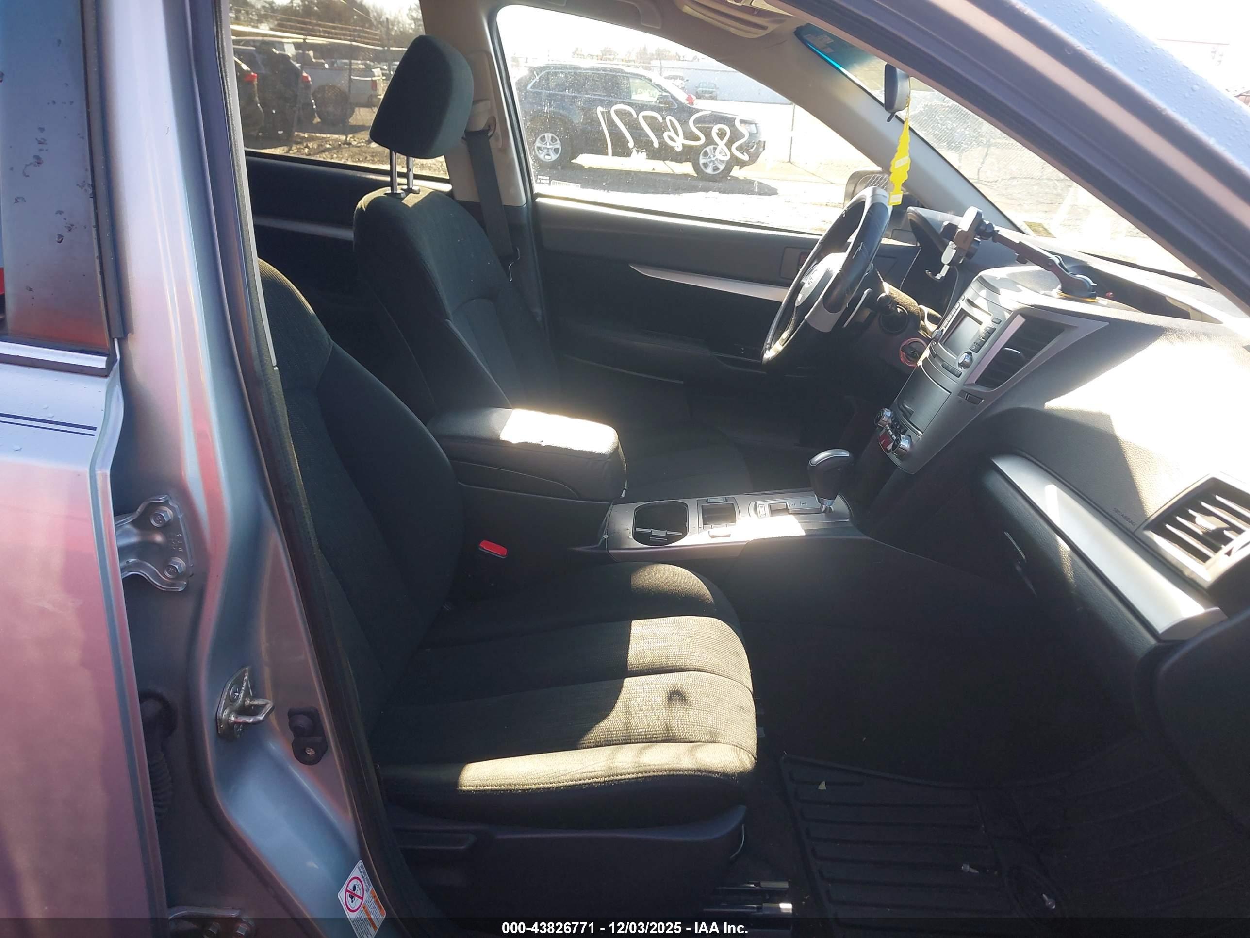 SUBARU OUTBACK image 5