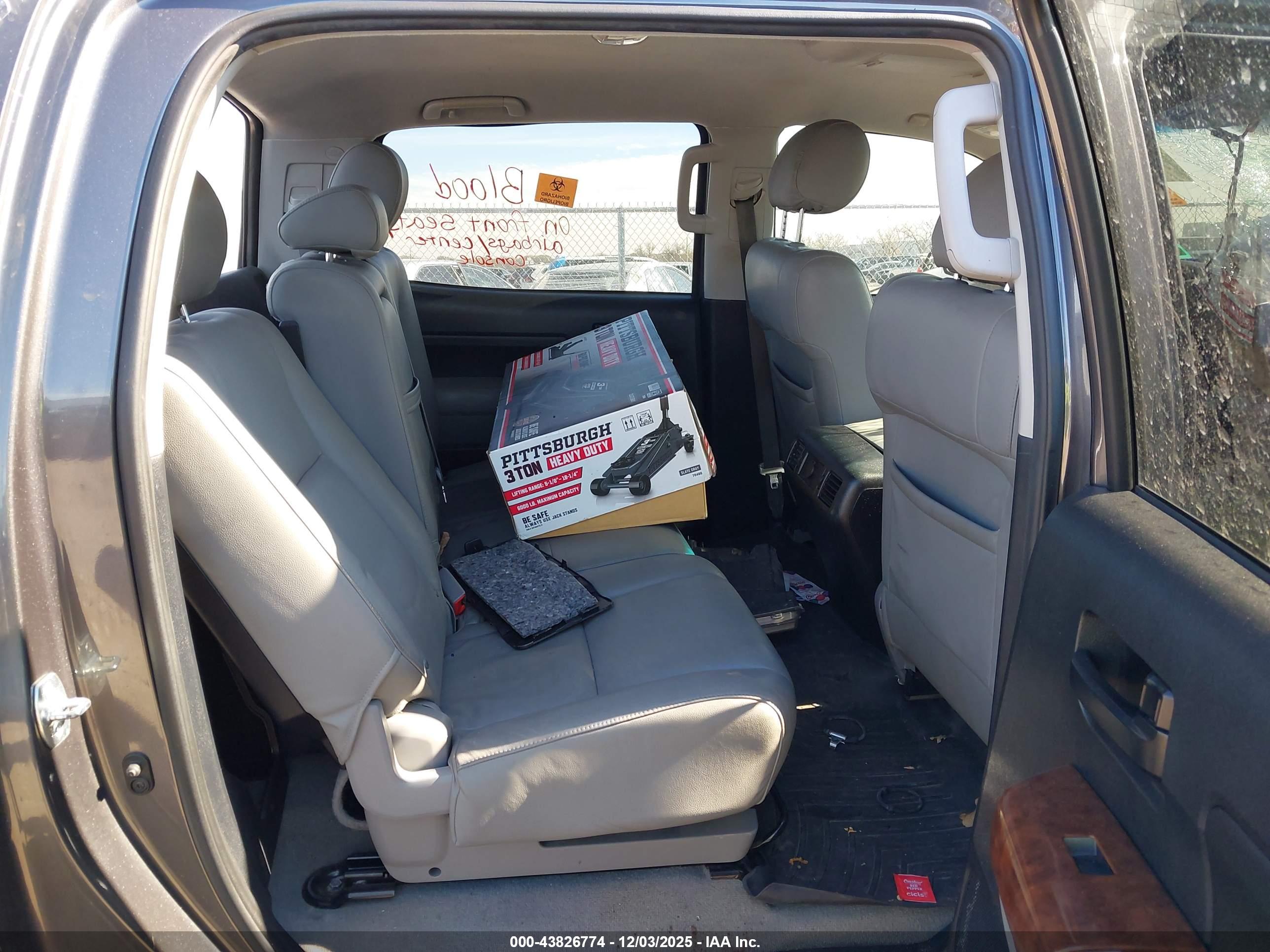 TOYOTA TUNDRA image 8