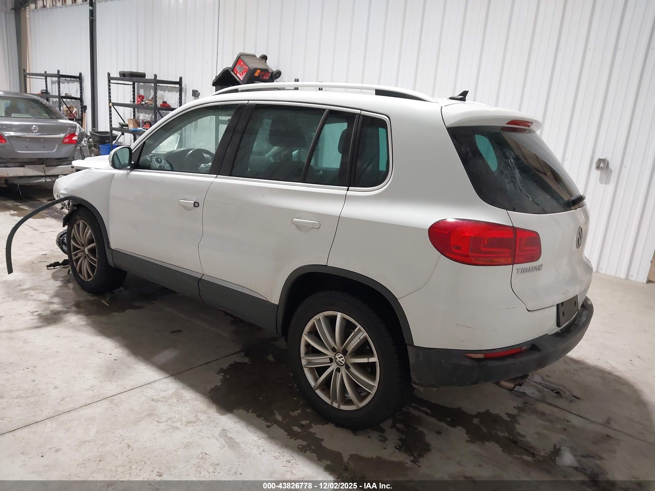 VOLKSWAGEN TIGUAN image 3