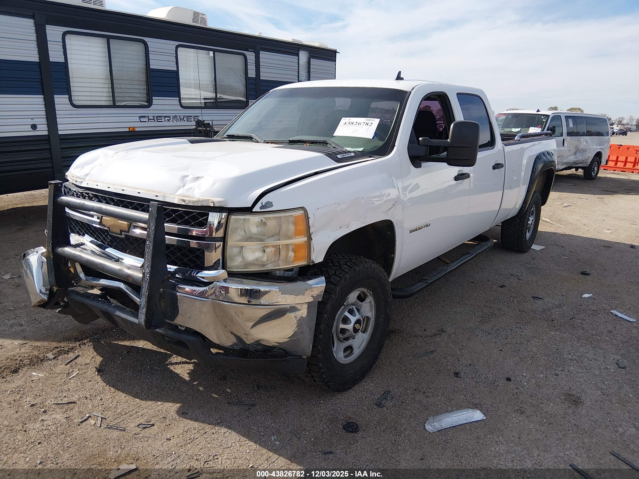 CHEVROLET SILVERADO image 2
