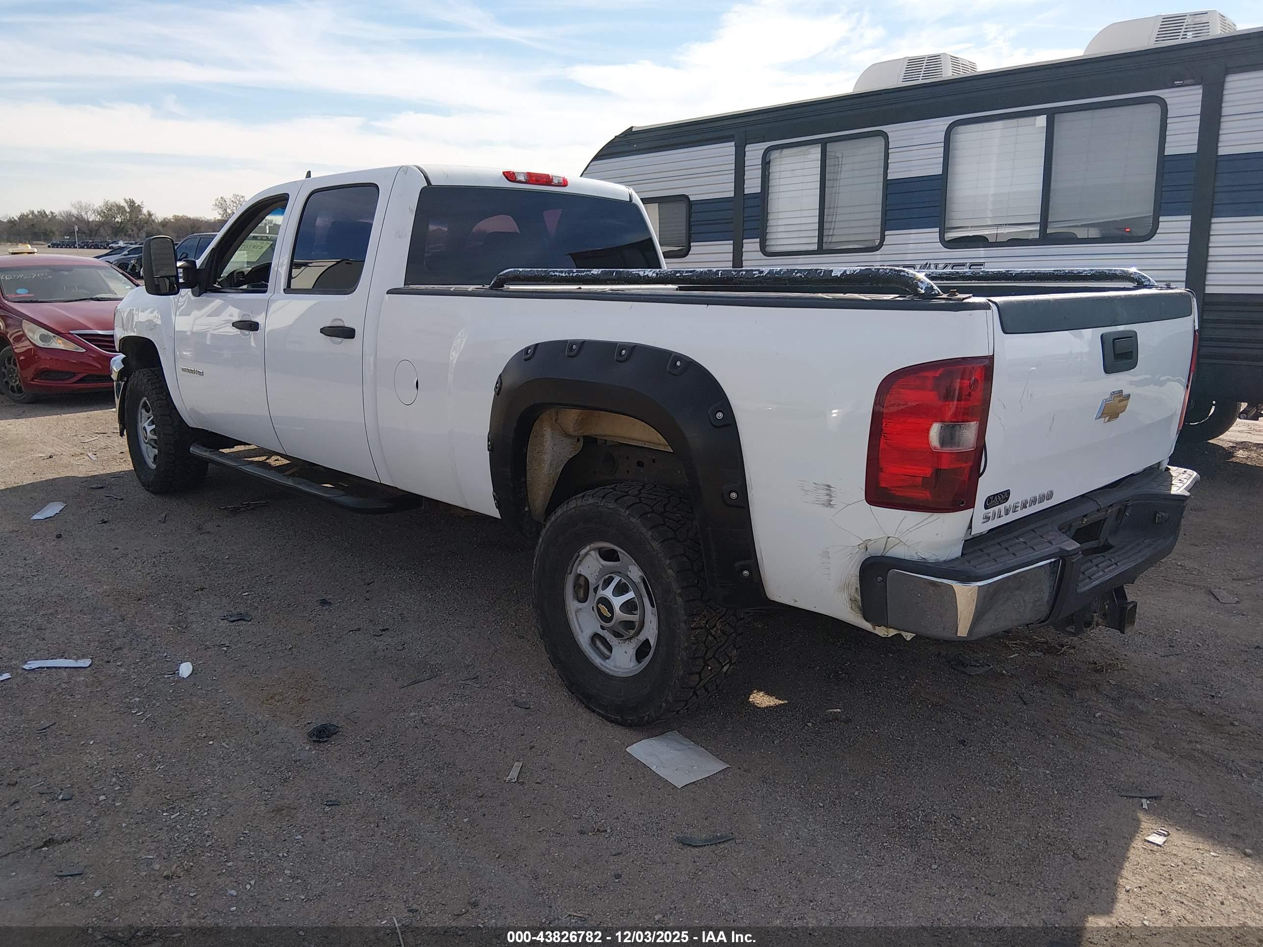 CHEVROLET SILVERADO image 3