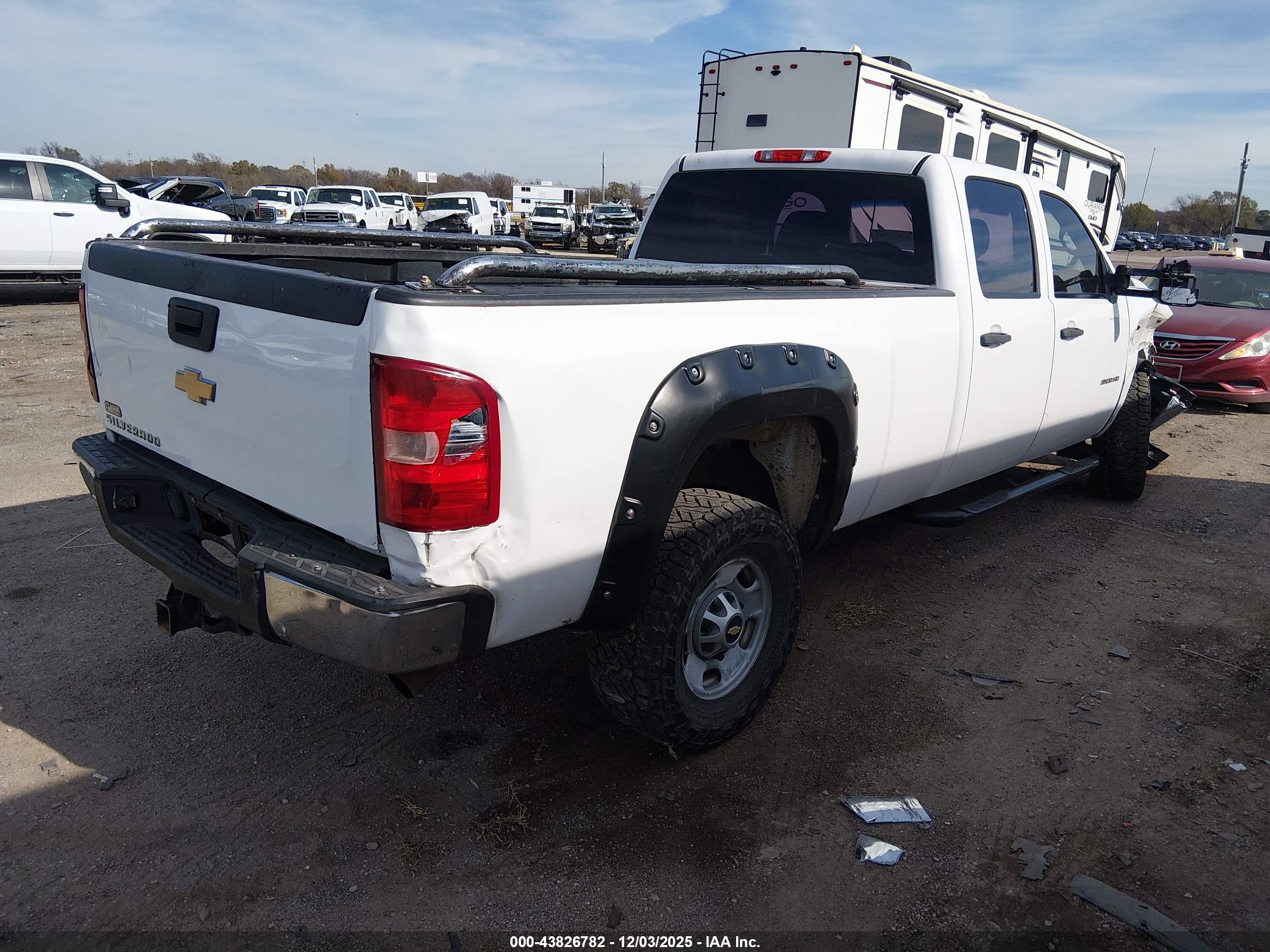 CHEVROLET SILVERADO image 4