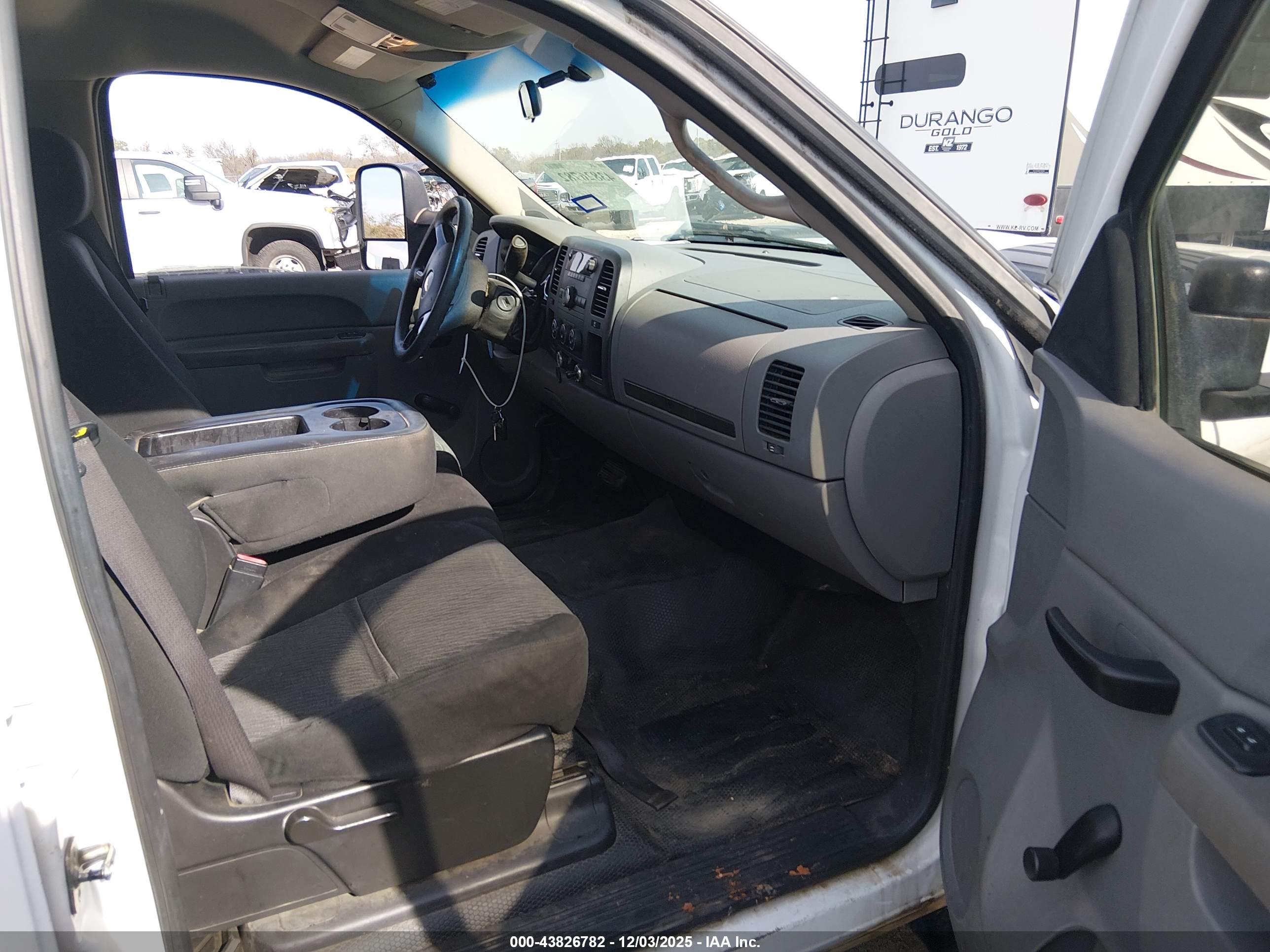 CHEVROLET SILVERADO image 5