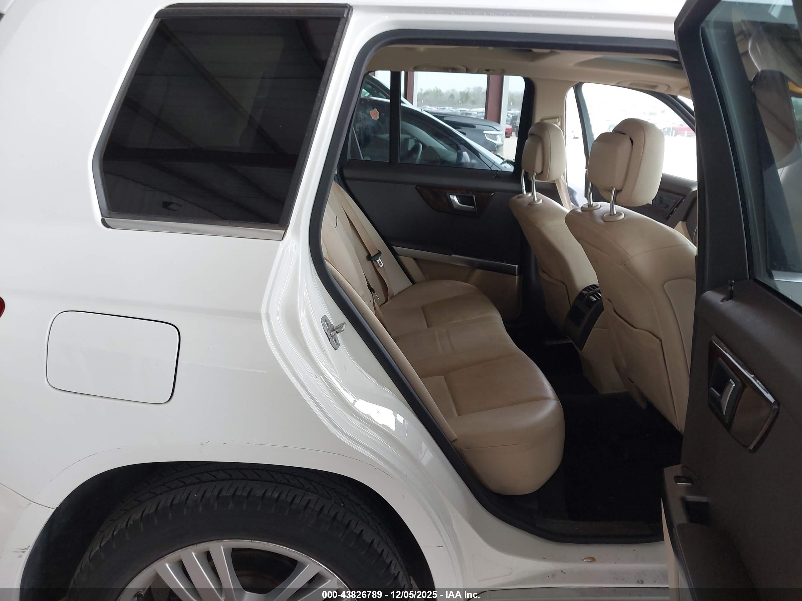 MERCEDES-BENZ GLK image 8