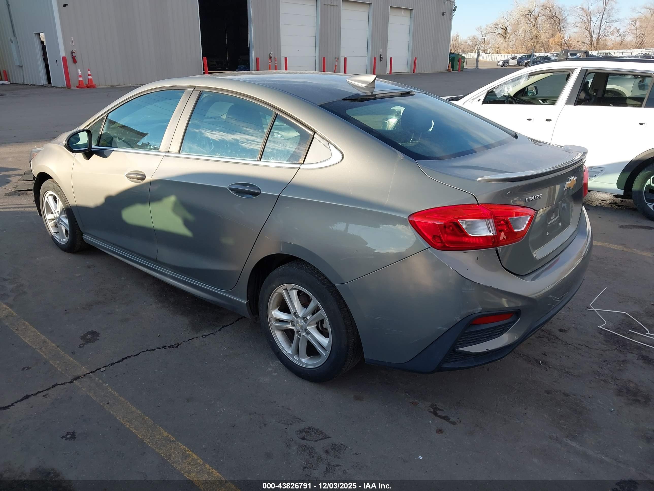 CHEVROLET CRUZE image 3